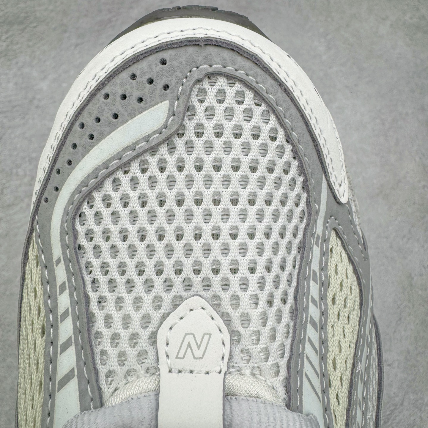 图片[14]-＃M纯原 New Balance M1906RGP 灰白绿 NB新百伦潮流复古织物皮革减震防滑耐磨轻便低帮跑步鞋 原档数据独立私模大底 唯一正确六层组合大底 RB前软后硬 百分百还原原鞋脚感 基于市场现有版本全新升级调整 NB市场最强产物 全网最全配色加持 全套原楦原纸板原厂数据开发 全鞋电脑针车加持 原厂网布 原装进口头层翻毛皮料正确绒感卡色 正确中底拉帮中底网布细节 一比一手工擦旧效果 冲裁组合 匠心打造 耗时两个月开发完成 工艺极其复杂难度可想而知 高端零售专供产物 尺码：36 37 37.5 38 38.5 39.5 40 40.5 41.5 42 42.5 43 44 44.5 45 45.5 46.5 47-选品中心