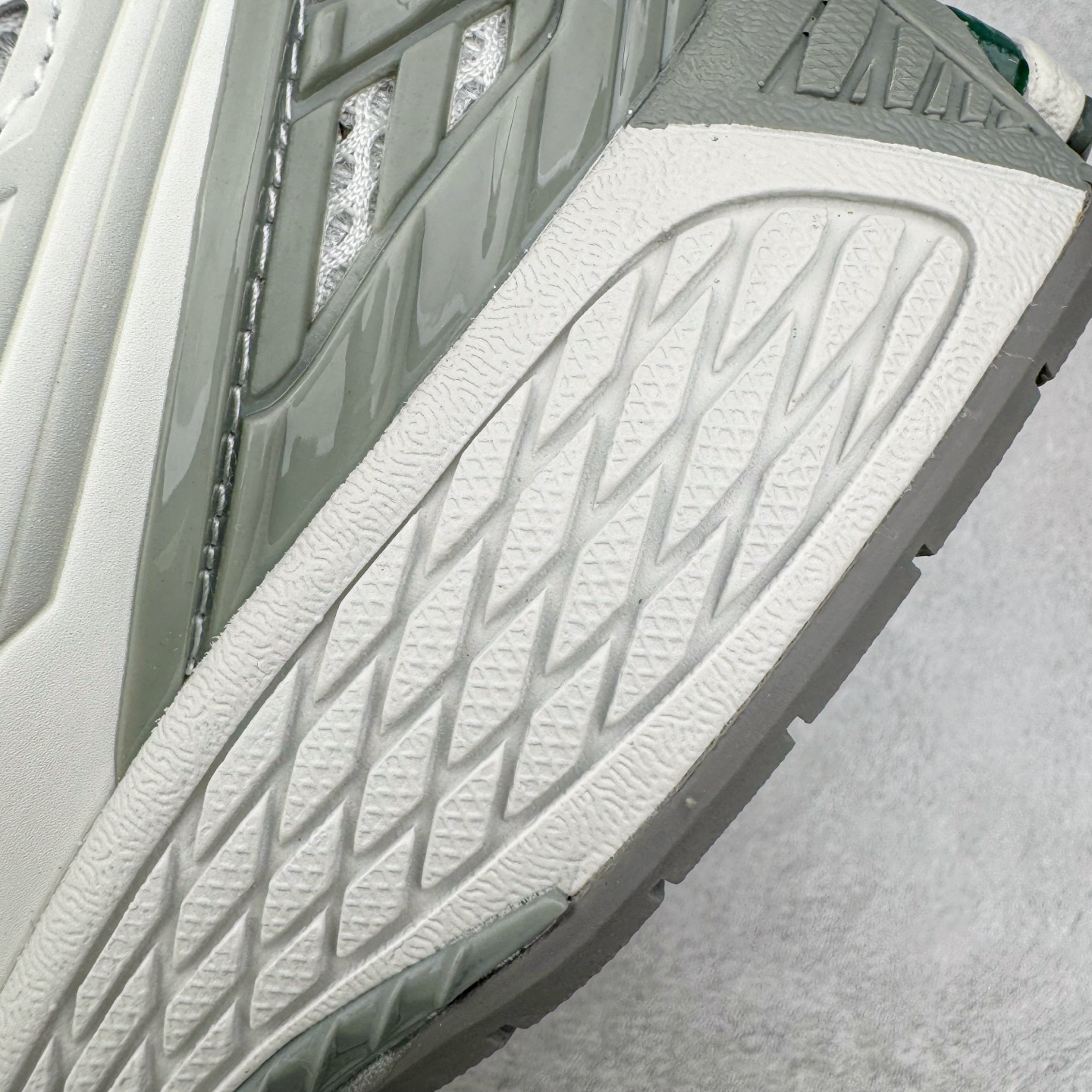 图片[12]-＃M纯原 New Balance M1906RGP 灰白绿 NB新百伦潮流复古织物皮革减震防滑耐磨轻便低帮跑步鞋 原档数据独立私模大底 唯一正确六层组合大底 RB前软后硬 百分百还原原鞋脚感 基于市场现有版本全新升级调整 NB市场最强产物 全网最全配色加持 全套原楦原纸板原厂数据开发 全鞋电脑针车加持 原厂网布 原装进口头层翻毛皮料正确绒感卡色 正确中底拉帮中底网布细节 一比一手工擦旧效果 冲裁组合 匠心打造 耗时两个月开发完成 工艺极其复杂难度可想而知 高端零售专供产物 尺码：36 37 37.5 38 38.5 39.5 40 40.5 41.5 42 42.5 43 44 44.5 45 45.5 46.5 47-选品中心