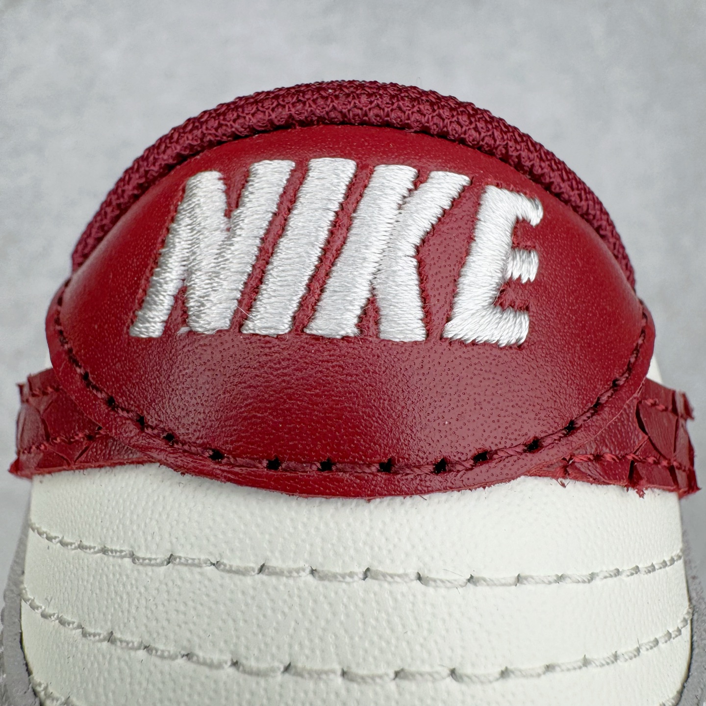 图片[10]-＃YC纯原 NK Dunk Low 环岁之礼 FB7160-161 定制系列天花板 无原鞋不开发 全系列得物原鞋一比一校对开发 配色持续更新中 终端对接 优势输出 全套原厂楦头原纸板数据档案倾力打造 原汁原味莞产 极致还原 圈内最强针车工艺 高端零售指定版 广东原厂配套原盒原标 鞋盒分三个尺码段 原厂冲刀 超高清洁度 全鞋零毛边皮料切割 采用原厂百宏鞋带以及原厂百宏织唛舌标 内标可供原厂几率过验 进口原装条纹中底布 四线拉帮白色点胶 原厂拉帮手法遵循公司 原厂电绣 极致还原 尺码：36 36.5 37.5 38 38.5 39 40 40.5 41 42 42.5 43 44 44.5 45 46-选品中心