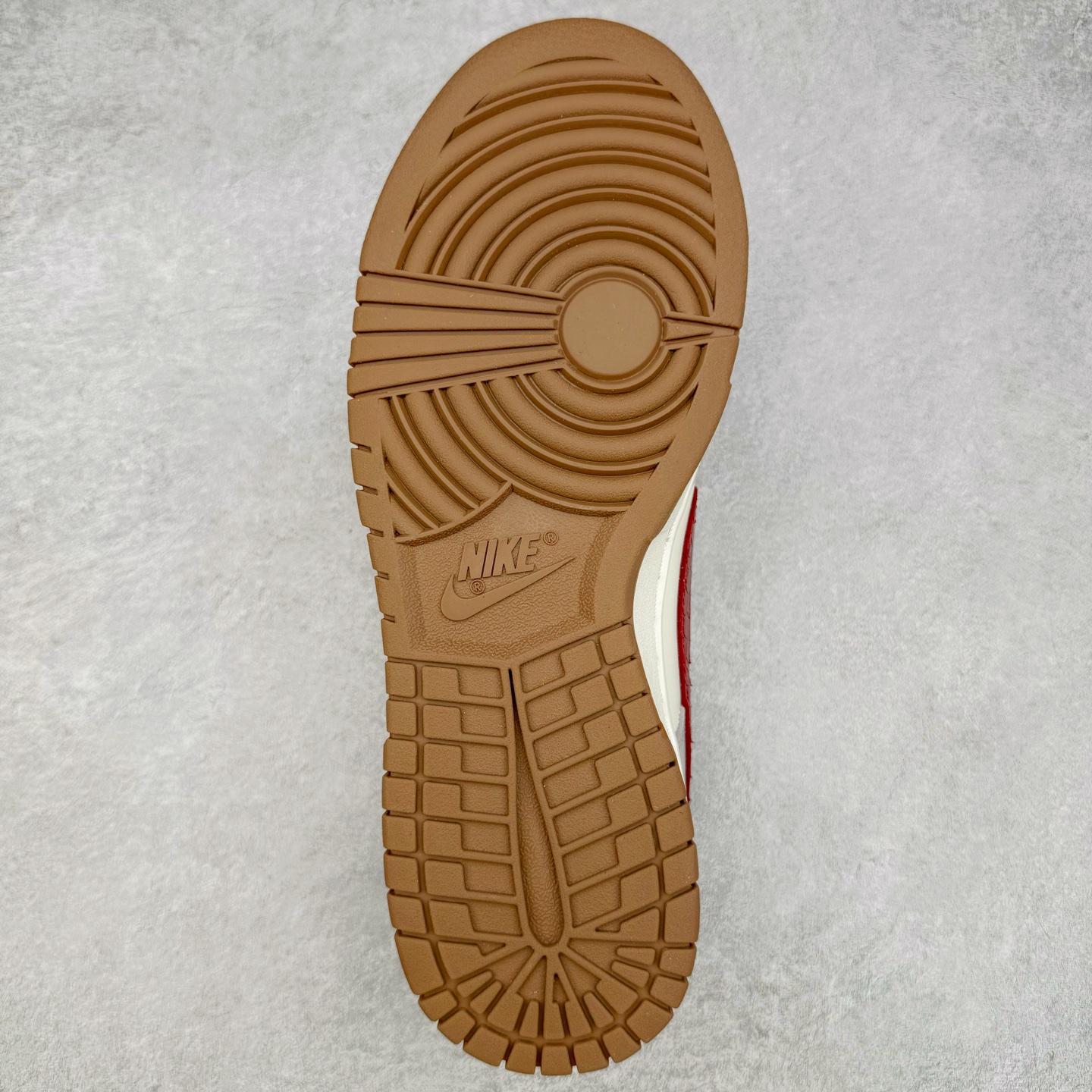 图片[9]-＃YC纯原 NK Dunk Low 环岁之礼 FB7160-161 定制系列天花板 无原鞋不开发 全系列得物原鞋一比一校对开发 配色持续更新中 终端对接 优势输出 全套原厂楦头原纸板数据档案倾力打造 原汁原味莞产 极致还原 圈内最强针车工艺 高端零售指定版 广东原厂配套原盒原标 鞋盒分三个尺码段 原厂冲刀 超高清洁度 全鞋零毛边皮料切割 采用原厂百宏鞋带以及原厂百宏织唛舌标 内标可供原厂几率过验 进口原装条纹中底布 四线拉帮白色点胶 原厂拉帮手法遵循公司 原厂电绣 极致还原 尺码：36 36.5 37.5 38 38.5 39 40 40.5 41 42 42.5 43 44 44.5 45 46-选品中心