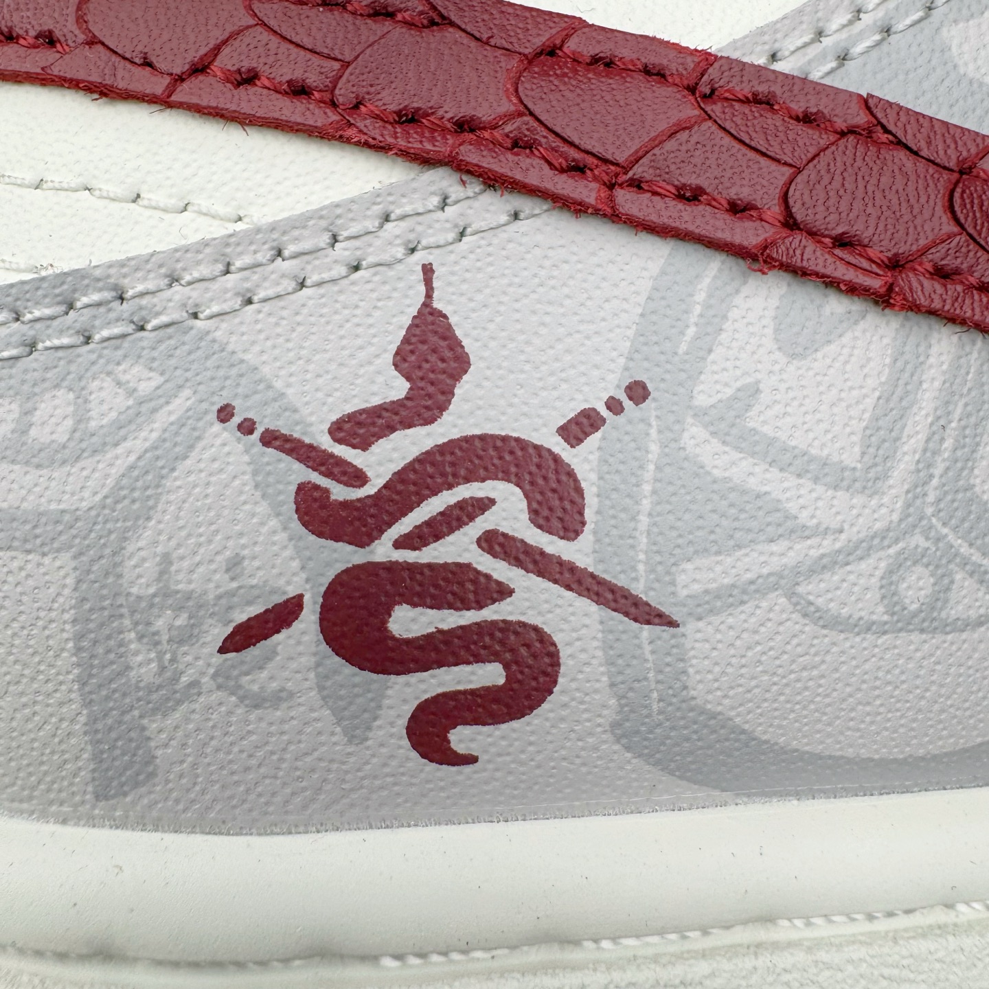 图片[15]-＃YC纯原 NK Dunk Low 环岁之礼 FB7160-161 定制系列天花板 无原鞋不开发 全系列得物原鞋一比一校对开发 配色持续更新中 终端对接 优势输出 全套原厂楦头原纸板数据档案倾力打造 原汁原味莞产 极致还原 圈内最强针车工艺 高端零售指定版 广东原厂配套原盒原标 鞋盒分三个尺码段 原厂冲刀 超高清洁度 全鞋零毛边皮料切割 采用原厂百宏鞋带以及原厂百宏织唛舌标 内标可供原厂几率过验 进口原装条纹中底布 四线拉帮白色点胶 原厂拉帮手法遵循公司 原厂电绣 极致还原 尺码：36 36.5 37.5 38 38.5 39 40 40.5 41 42 42.5 43 44 44.5 45 46-选品中心