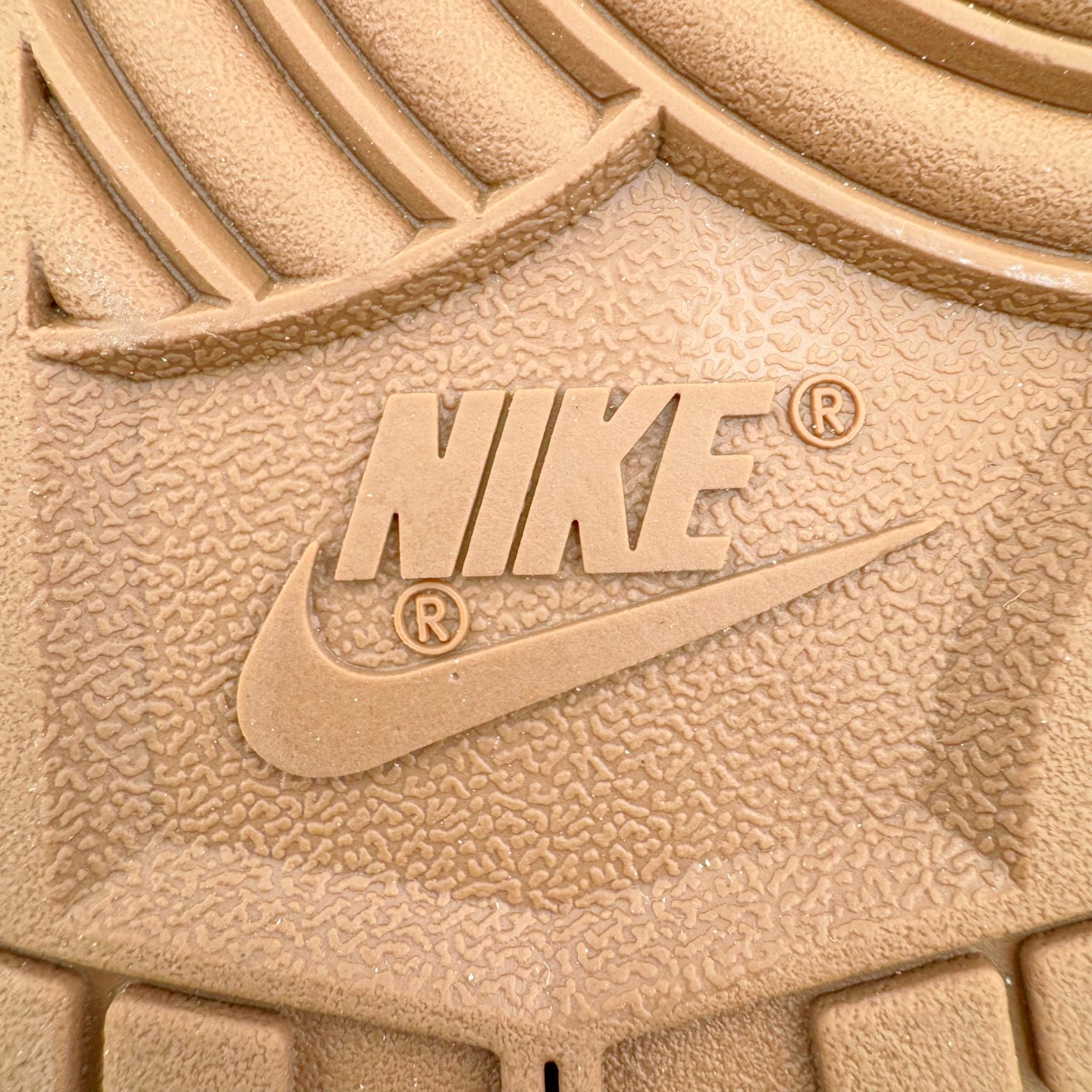 图片[11]-＃YC纯原 NK Dunk Low 环岁之礼 FB7160-161 定制系列天花板 无原鞋不开发 全系列得物原鞋一比一校对开发 配色持续更新中 终端对接 优势输出 全套原厂楦头原纸板数据档案倾力打造 原汁原味莞产 极致还原 圈内最强针车工艺 高端零售指定版 广东原厂配套原盒原标 鞋盒分三个尺码段 原厂冲刀 超高清洁度 全鞋零毛边皮料切割 采用原厂百宏鞋带以及原厂百宏织唛舌标 内标可供原厂几率过验 进口原装条纹中底布 四线拉帮白色点胶 原厂拉帮手法遵循公司 原厂电绣 极致还原 尺码：36 36.5 37.5 38 38.5 39 40 40.5 41 42 42.5 43 44 44.5 45 46-选品中心