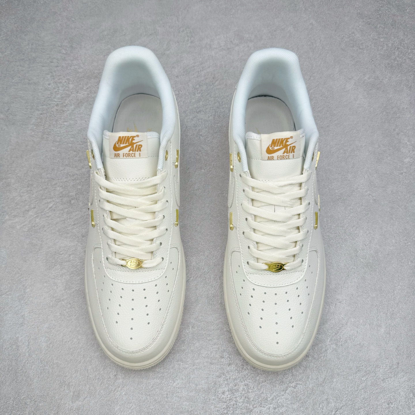 ＃福利特价‼️
NK Air Force 1 07 空军一号经典低帮板鞋 米白四钩 FV3654-111