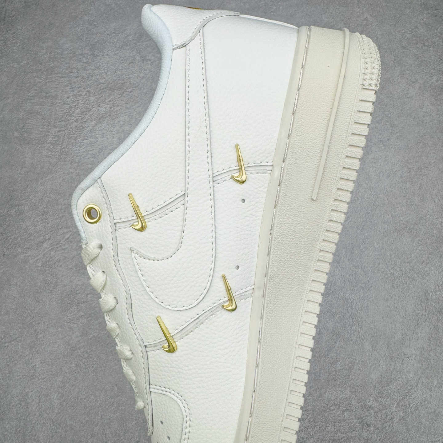 ＃福利特价‼️
NK Air Force 1 07 空军一号经典低帮板鞋 米白四钩 FV3654-111