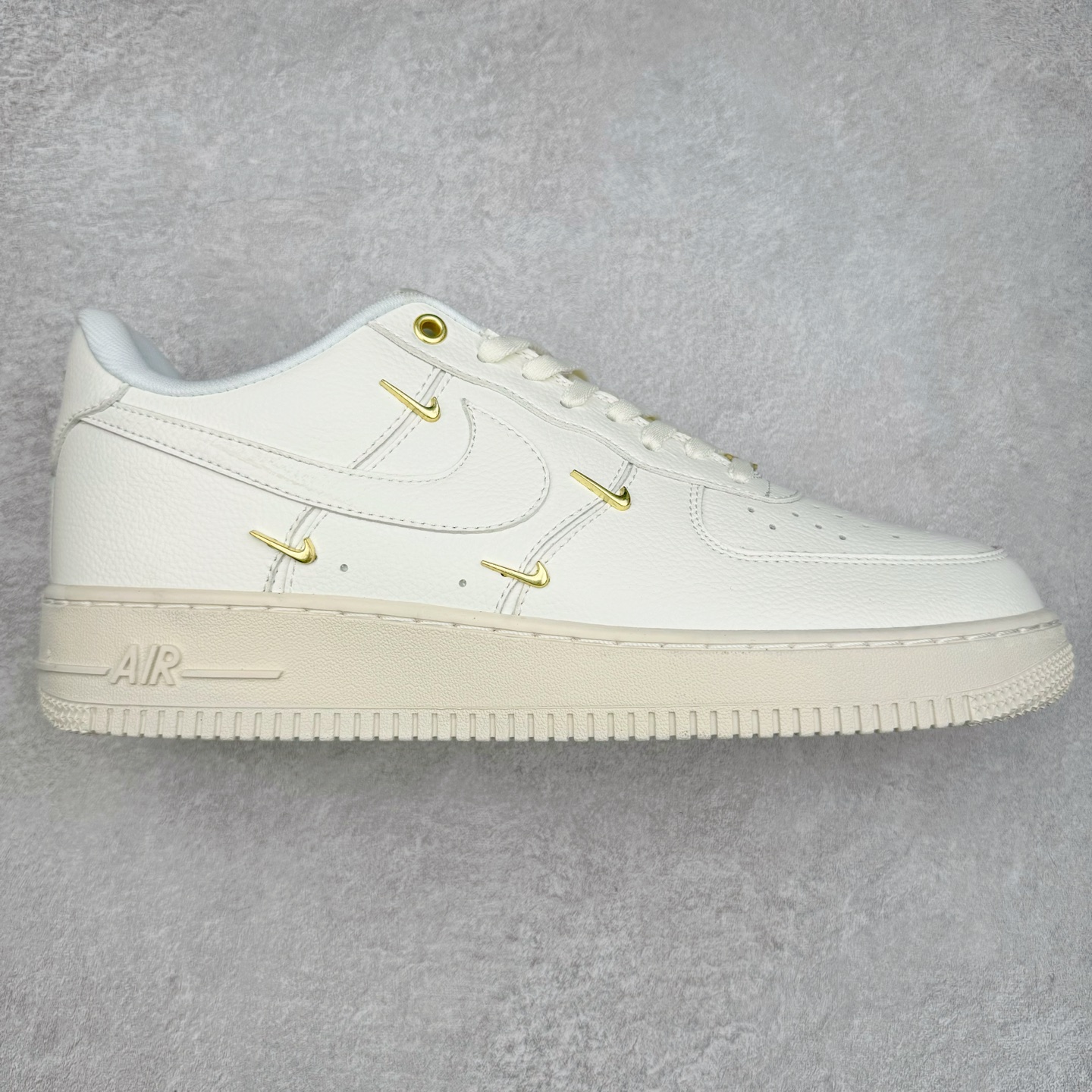 ＃福利特价‼️
NK Air Force 1 07 空军一号经典低帮板鞋 米白四钩 FV3654-111