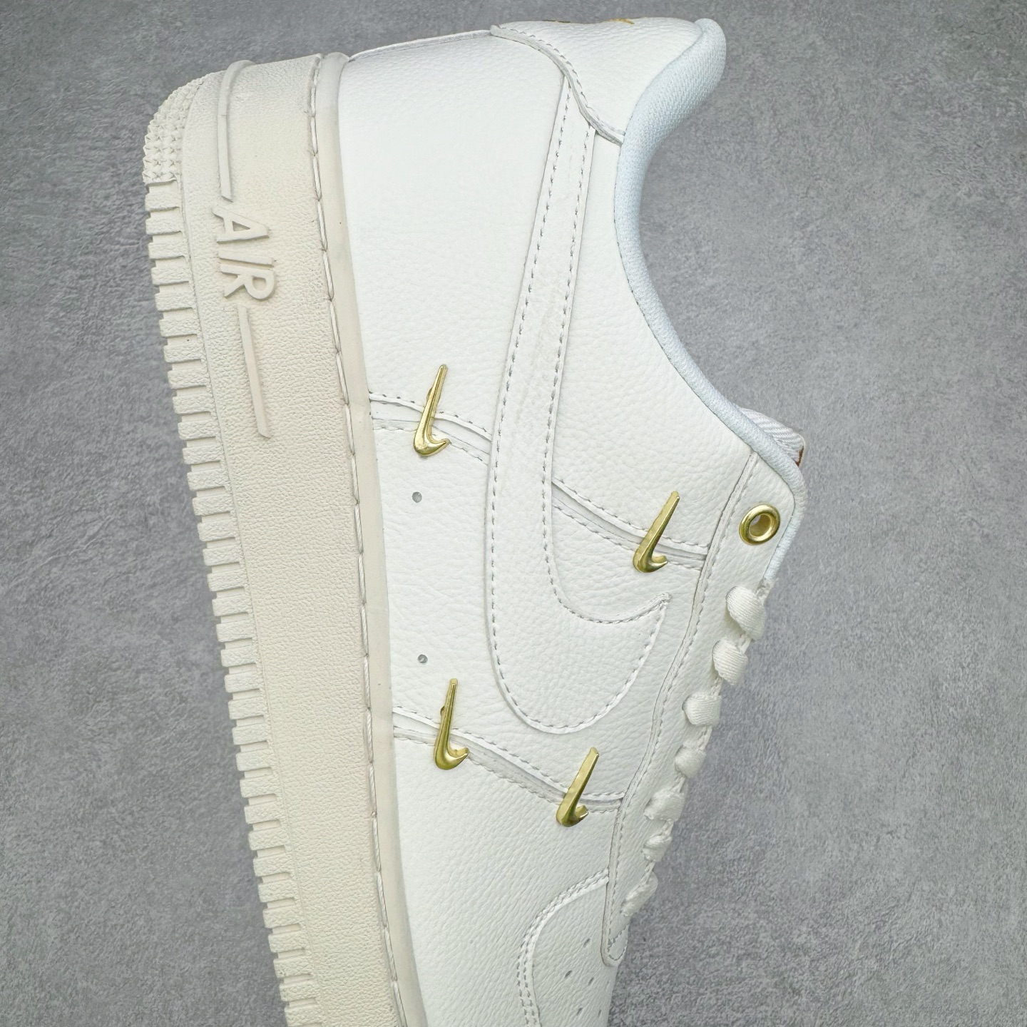 ＃福利特价‼️
NK Air Force 1 07 空军一号经典低帮板鞋 米白四钩 FV3654-111
