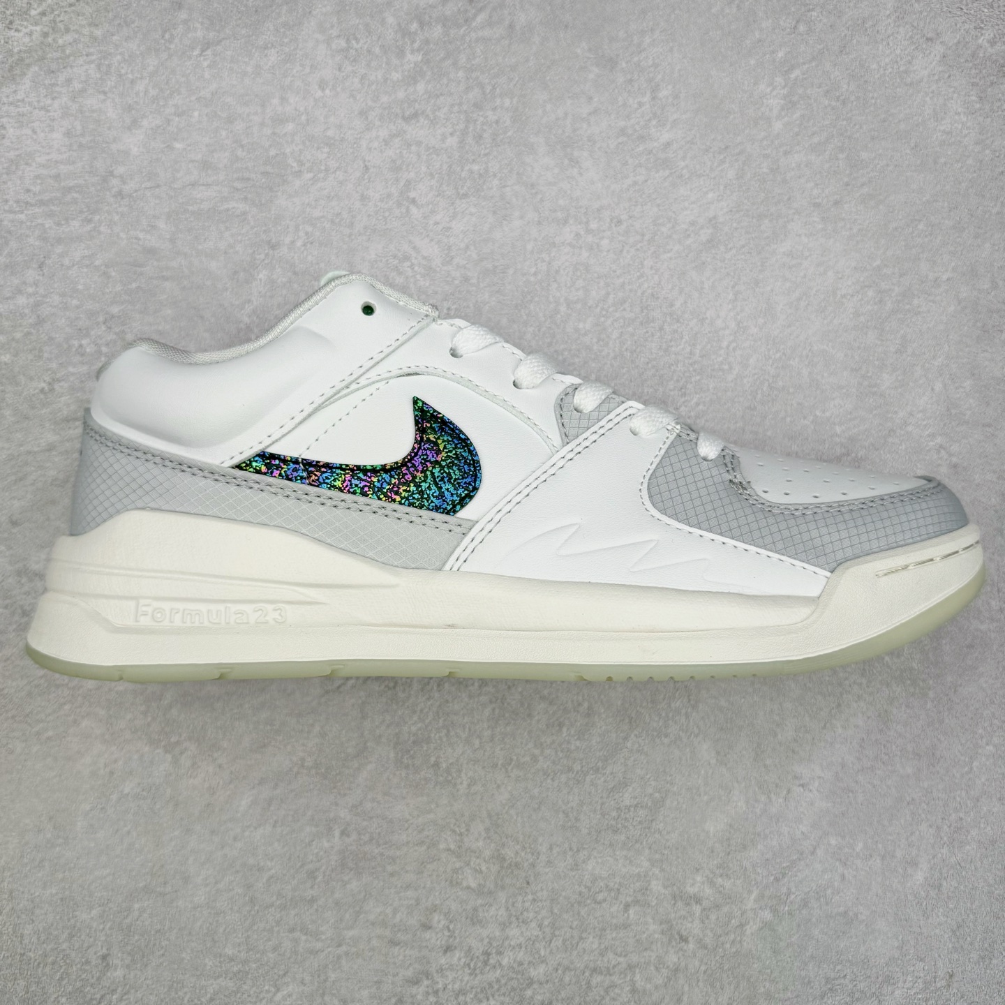 ＃纯原 Air Jordan Stadium AJ90 潮流运动板鞋 HV4092-100 充满了对TinkerHathield 原创设计的致敬 包括中足网状面板、前足外侧的鲨鱼齿轮廓、加垫鞋领和 NK Air 鞋跟品牌 鞋子本身采用网眼、皮革和绒面革材料混合制成 散发出现代美感 并配备了该品牌全新的 Formula 23 足底缓震技术 AirJordan Stadium 90 鞋舌标签在鞋舌内侧印有“Flight”字样 完善了设计 尺码：36 36.5 37.5 38 38.5 39 40 40.5 41 42 42.5 43 44 44.5 45 46-选品中心