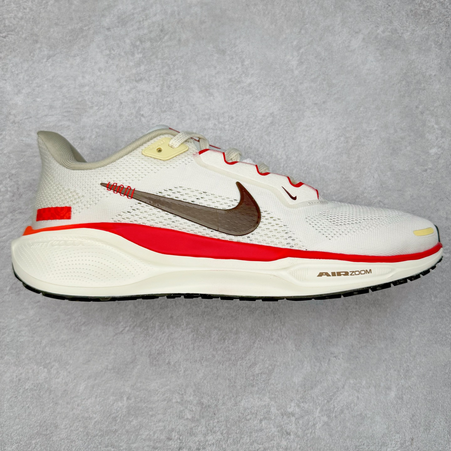 ＃特价福利 NK Zoom Pegasus 飞马41代马拉松系列网面透气缓震疾速跑鞋 拥有 Zoom Air 一如既往的稳定感和流畅感 鞋面采用工程网眼设计 为特定高热区域营造出色透气性 进一步增加鞋面的穿孔数量 让足部能够快速散热 中足搭配 Flywire 飞线 在高速运动时营造舒适稳定的贴合感 内置Zoon气垫加持 动力十足 尺码：36 36.5 37.5 38 38.5 39 40 40.5 41 42 42.5 43 44 44.5 45-选品中心