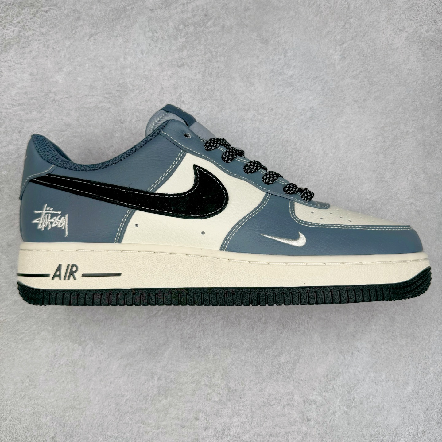 NK Air Force 1´07 Low 空军一号低帮百搭休闲运动板鞋 XZ3328-198 柔软、弹性十足的缓震性能和出色的中底设计 横跨复古与现代的外型结合 造就出风靡全球 三十多年的Force 1 直到今天还深受青睐 实拍调校N版已经零色差零失真 百分百还原实物色彩所见即所得 不存在货不对板色差等低级问题 选购参考实物拍摄 不混卖不参货 只用心做好货严格选品 承诺混一赔十 尺码：36 36.5 37.5 38 38.5 39 40 40.5 41 42 42.5 43 44 44.5 45-选品中心