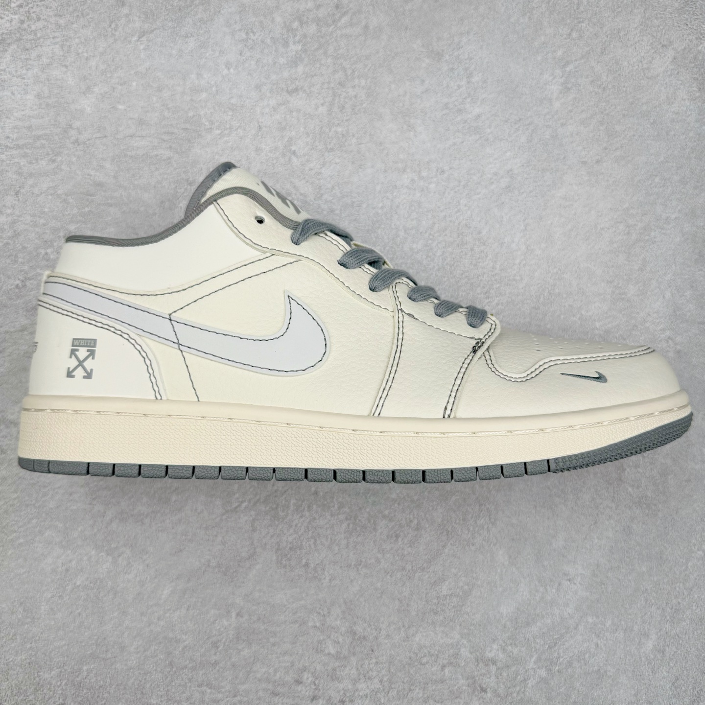 Air Jordan AJ1 Low 低帮定制 CF3688-002 原厂内置气垫魔块 A模大底 头层小牛皮 鞋舌AJ原厂专用牛津布+AJ专用反口珍珠布+原厂无杂质高弹内里海棉+特殊封边弹力鞋带 尺码:36 36.5 37.5 38 38.5 39 40 40.5 41 42 42.5 43 44 44.5 45-选品中心