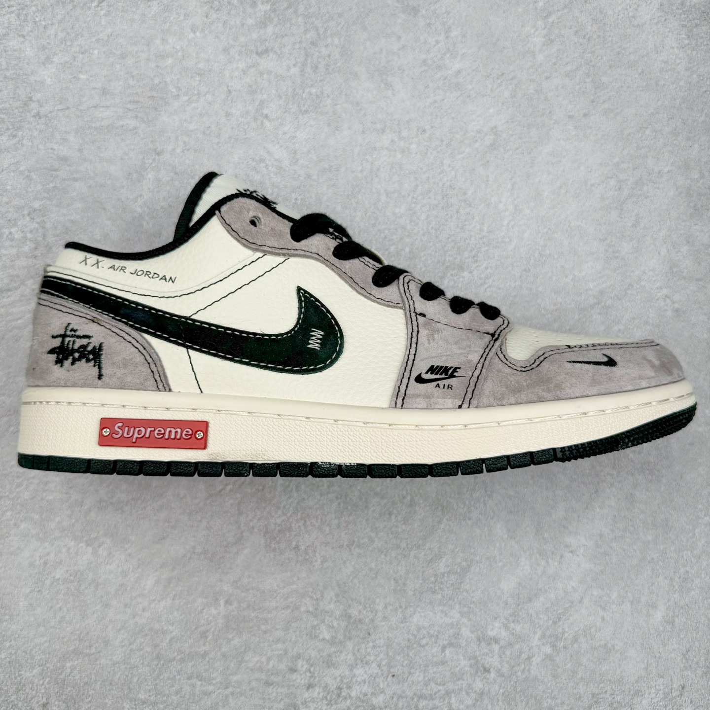 Air Jordan AJ1 Low 低帮定制 SJ9950-052 原厂内置气垫魔块 A模大底 头层小牛皮 鞋舌AJ原厂专用牛津布+AJ专用反口珍珠布+原厂无杂质高弹内里海棉+特殊封边弹力鞋带 尺码:36 36.5 37.5 38 38.5 39 40 40.5 41 42 42.5 43 44 44.5 45-选品中心