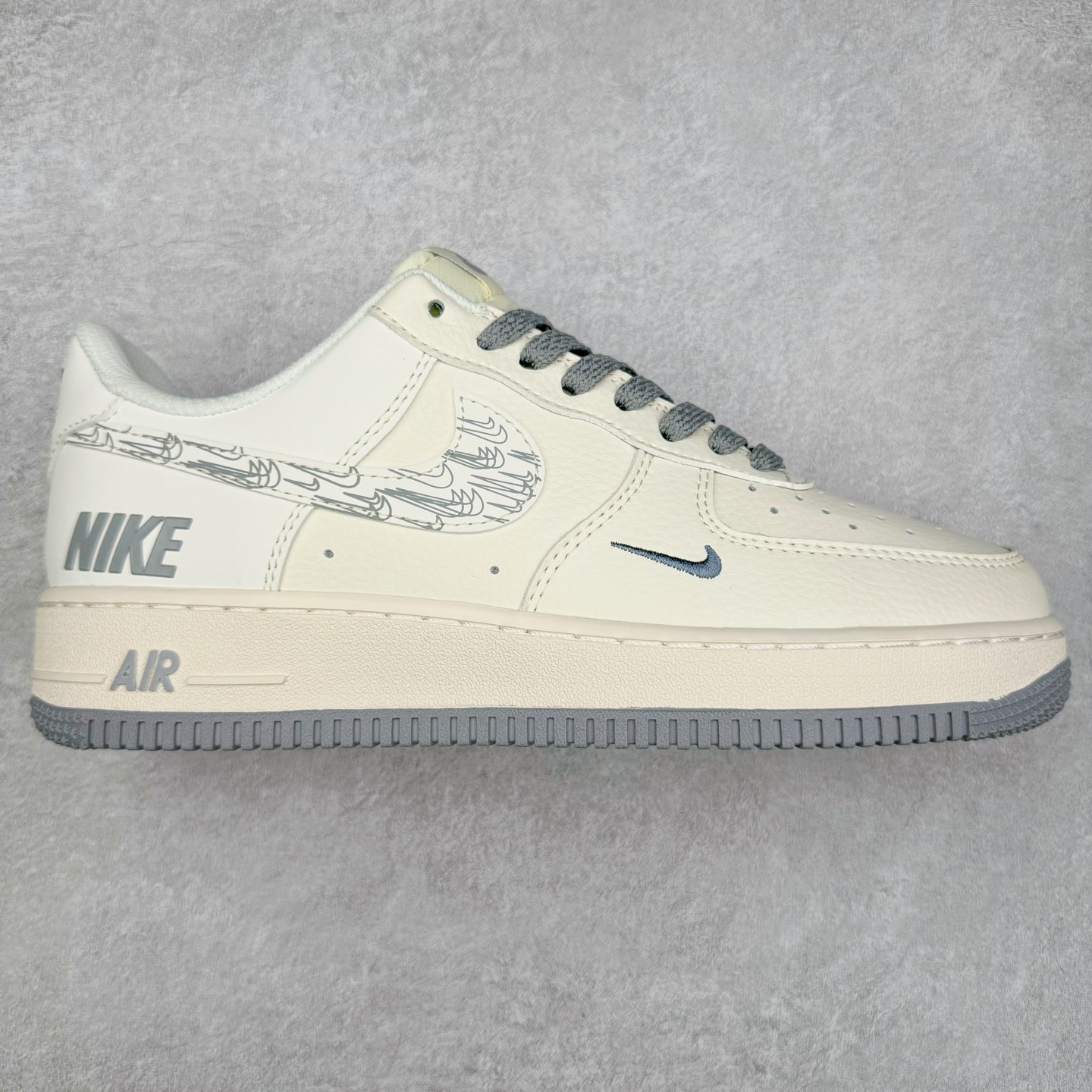 NK Air Force 1´07 Low 空军一号低帮百搭休闲运动板鞋 HH7518-048 柔软、弹性十足的缓震性能和出色的中底设计 横跨复古与现代的外型结合 造就出风靡全球 三十多年的Force 1 直到今天还深受青睐 实拍调校N版已经零色差零失真 百分百还原实物色彩所见即所得 不存在货不对板色差等低级问题 选购参考实物拍摄 不混卖不参货 只用心做好货严格选品 承诺混一赔十 尺码：36 36.5 37.5 38 38.5 39 40 40.5 41 42 42.5 43 44 44.5 45-选品中心