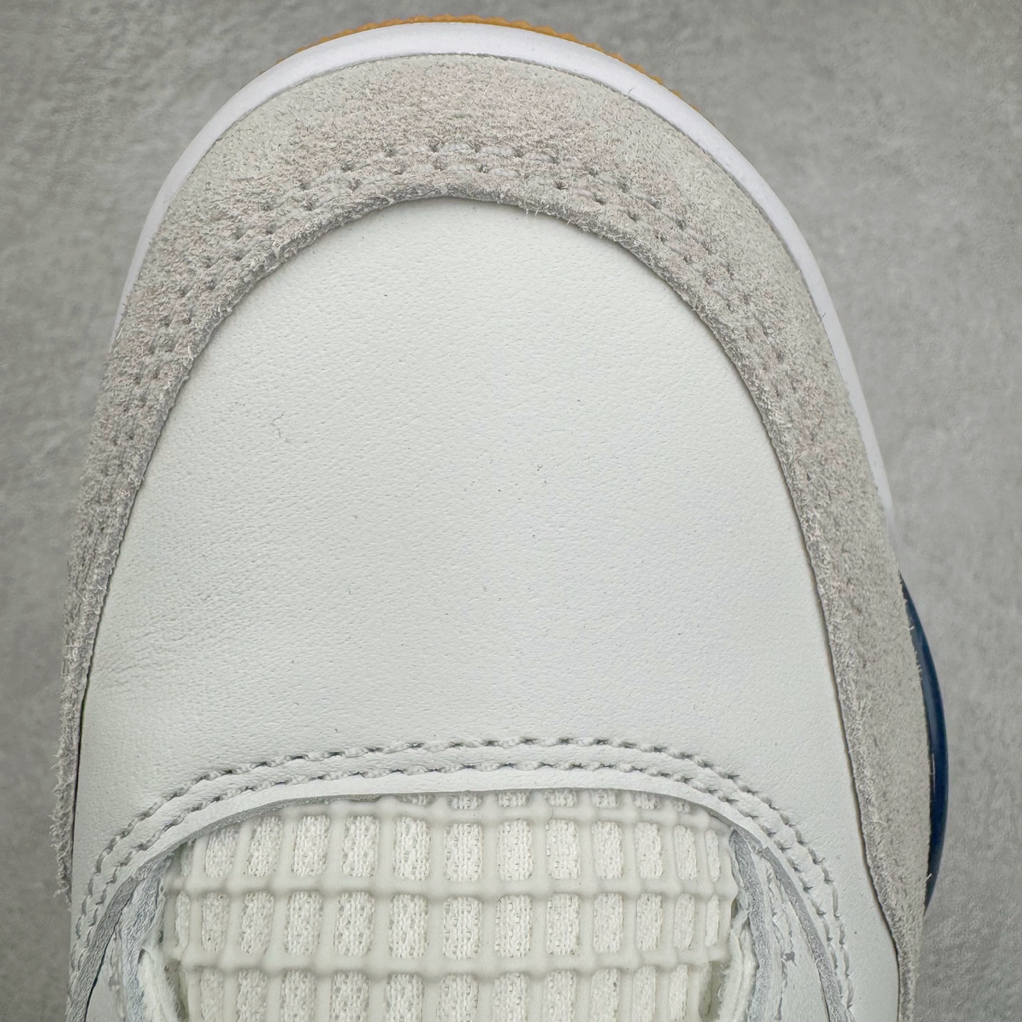 图片[11]-＃LN3 NK SB x Air Jordan AJ4 联名海军蓝 白蓝 DR5415-100 全新批次 重点区分市面 唯一正确细节 后跟饰片中心位置有合模线 超弹硅胶材质 内层不织布补强 补强为硅胶提供更强耐久性 避免断裂 圈内最强四代 独家外贸特供尺码含 45.5 49.5 50.5 耗时半年巨作 全套原纸板楦头开发 原厂特供皮料加持 确保原汁原味 完美呈现四代版型 一比一鞋头弧度高度鞋身弧度 数据细节工艺流程均保持原鞋一致 原厂TPU网格鞋带扣 正确内里网布 菱角分明不变形无多余毛边 柔软性质感一致于原鞋 市场唯一原厂鞋扣模具 背面可见隐藏注塑口 原厂织唛标 原厂飞人电绣工艺 尾指中部跳三针 独家绑鞋带手法 印刷中底布 四线拉帮 米色美纹纸贴合固定 进口港宝加持 后跟自然饱满 全鞋荧光划线卡点 追求极致完美 每一双都是工艺品 多重QC质检 超越公司货的品控标准 实实在在的免检产品 尺码：40 40.5 41 42 42.5 43 44 44.5 45 45.5 46 47.5 48.5 49.5 50.5-选品中心