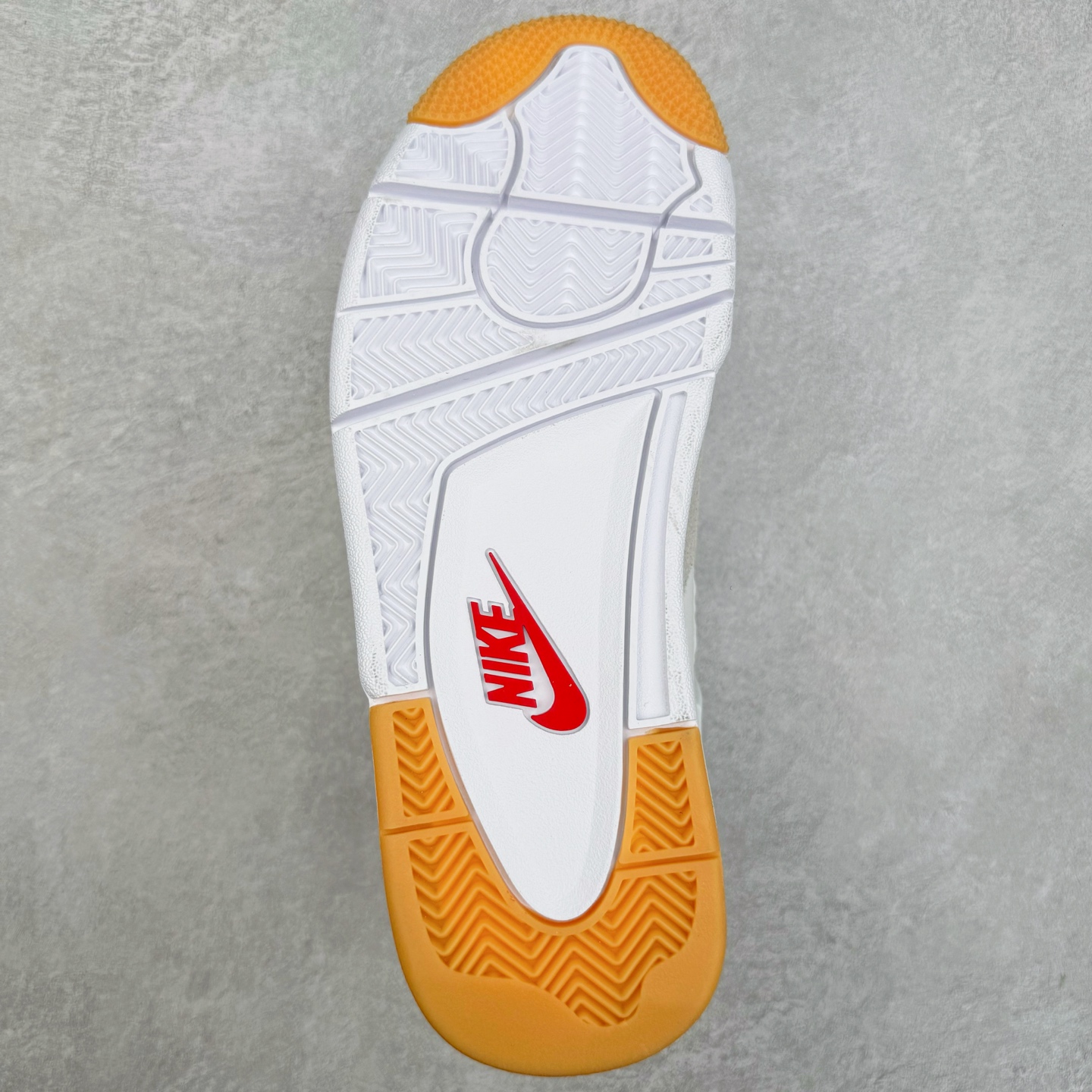 图片[9]-＃LN3 NK SB x Air Jordan AJ4 联名海军蓝 白蓝 DR5415-100 全新批次 重点区分市面 唯一正确细节 后跟饰片中心位置有合模线 超弹硅胶材质 内层不织布补强 补强为硅胶提供更强耐久性 避免断裂 圈内最强四代 独家外贸特供尺码含 45.5 49.5 50.5 耗时半年巨作 全套原纸板楦头开发 原厂特供皮料加持 确保原汁原味 完美呈现四代版型 一比一鞋头弧度高度鞋身弧度 数据细节工艺流程均保持原鞋一致 原厂TPU网格鞋带扣 正确内里网布 菱角分明不变形无多余毛边 柔软性质感一致于原鞋 市场唯一原厂鞋扣模具 背面可见隐藏注塑口 原厂织唛标 原厂飞人电绣工艺 尾指中部跳三针 独家绑鞋带手法 印刷中底布 四线拉帮 米色美纹纸贴合固定 进口港宝加持 后跟自然饱满 全鞋荧光划线卡点 追求极致完美 每一双都是工艺品 多重QC质检 超越公司货的品控标准 实实在在的免检产品 尺码：40 40.5 41 42 42.5 43 44 44.5 45 45.5 46 47.5 48.5 49.5 50.5-选品中心