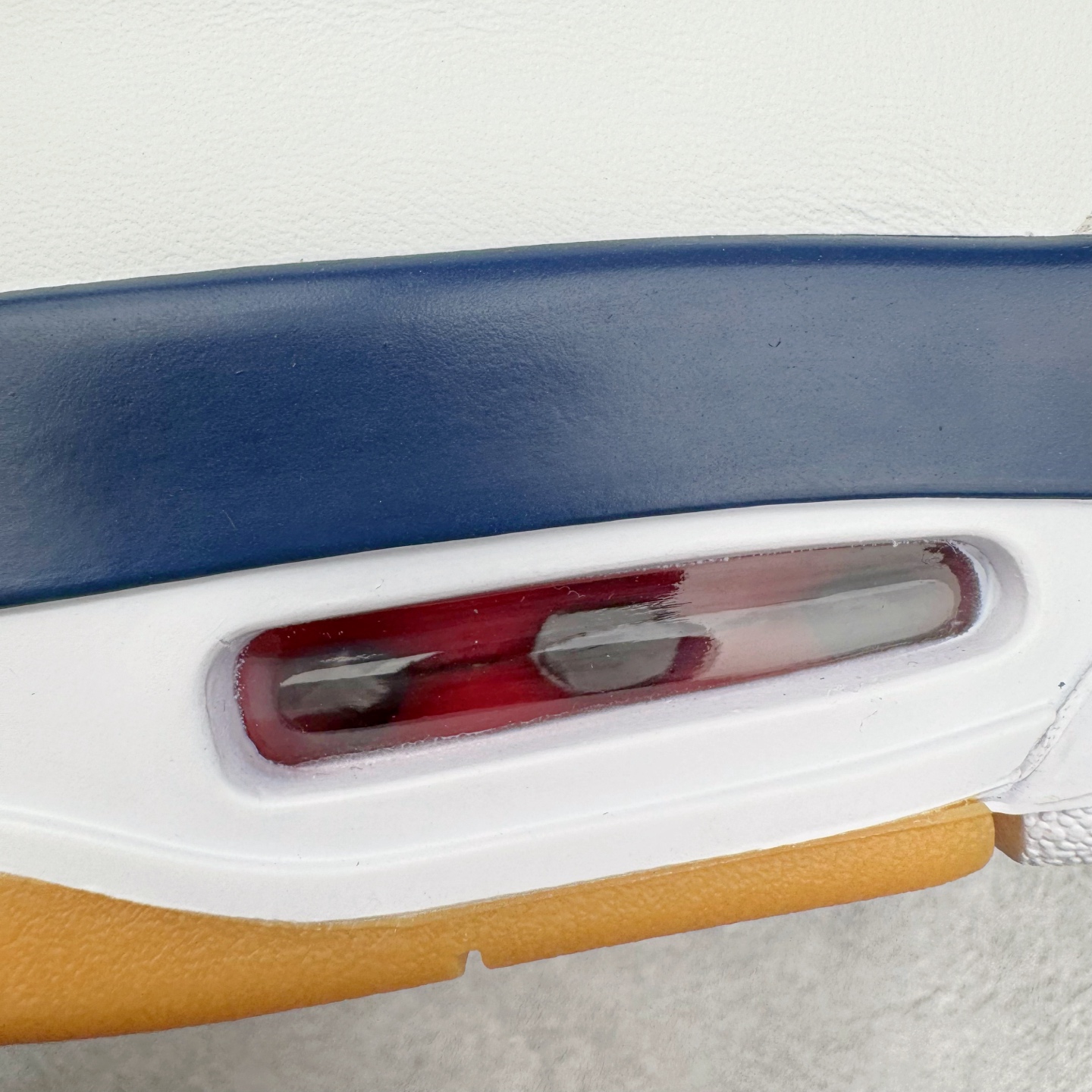 图片[14]-＃LN3 NK SB x Air Jordan AJ4 联名海军蓝 白蓝 DR5415-100 全新批次 重点区分市面 唯一正确细节 后跟饰片中心位置有合模线 超弹硅胶材质 内层不织布补强 补强为硅胶提供更强耐久性 避免断裂 圈内最强四代 独家外贸特供尺码含 45.5 49.5 50.5 耗时半年巨作 全套原纸板楦头开发 原厂特供皮料加持 确保原汁原味 完美呈现四代版型 一比一鞋头弧度高度鞋身弧度 数据细节工艺流程均保持原鞋一致 原厂TPU网格鞋带扣 正确内里网布 菱角分明不变形无多余毛边 柔软性质感一致于原鞋 市场唯一原厂鞋扣模具 背面可见隐藏注塑口 原厂织唛标 原厂飞人电绣工艺 尾指中部跳三针 独家绑鞋带手法 印刷中底布 四线拉帮 米色美纹纸贴合固定 进口港宝加持 后跟自然饱满 全鞋荧光划线卡点 追求极致完美 每一双都是工艺品 多重QC质检 超越公司货的品控标准 实实在在的免检产品 尺码：40 40.5 41 42 42.5 43 44 44.5 45 45.5 46 47.5 48.5 49.5 50.5-选品中心