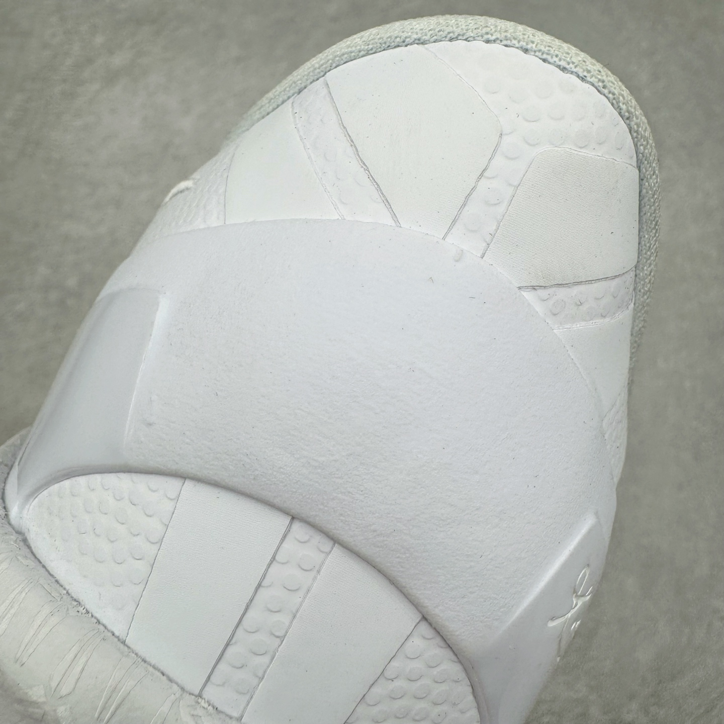 图片[16]-＃GX NK Zoom Kobe Ⅷ System 科比8代复刻实战运动低帮文化篮球鞋 纯白白龙 FJ9364-100 完美复刻公司货 React科技鞋垫加持 实战配置直接拉满 原楦纸板开发 鞋身流线型、后跟塑形 区分土肥圆 原厂针织鞋面一针一线匹配原版 全身鞋材卡料色独家定制 唯一万针立体刺绣SWOOSH 真实底模最大50.5 实战利器 专供海外市场 独立原厂模具 首批不拼图大几率过验 亲测已过 支持各种高强度实战 无需担心 补货周期极长 脚宽建议买大半码 科比系列前掌偏窄 支持七天无理由退换 尺码： 40 40.5 41 42 42.5 43 44 44.5 45 46 47.5 48.5 49.5 50.5-选品中心