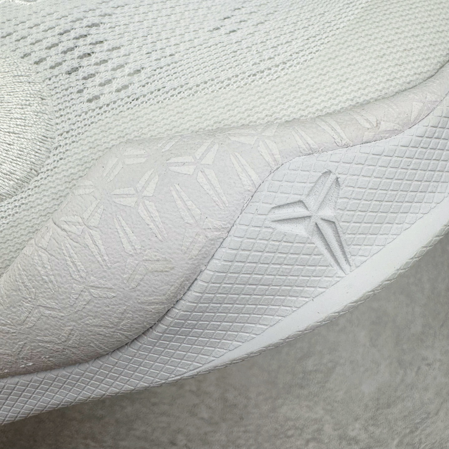 图片[21]-＃GX NK Zoom Kobe Ⅷ System 科比8代复刻实战运动低帮文化篮球鞋 纯白白龙 FJ9364-100 完美复刻公司货 React科技鞋垫加持 实战配置直接拉满 原楦纸板开发 鞋身流线型、后跟塑形 区分土肥圆 原厂针织鞋面一针一线匹配原版 全身鞋材卡料色独家定制 唯一万针立体刺绣SWOOSH 真实底模最大50.5 实战利器 专供海外市场 独立原厂模具 首批不拼图大几率过验 亲测已过 支持各种高强度实战 无需担心 补货周期极长 脚宽建议买大半码 科比系列前掌偏窄 支持七天无理由退换 尺码： 40 40.5 41 42 42.5 43 44 44.5 45 46 47.5 48.5 49.5 50.5-选品中心