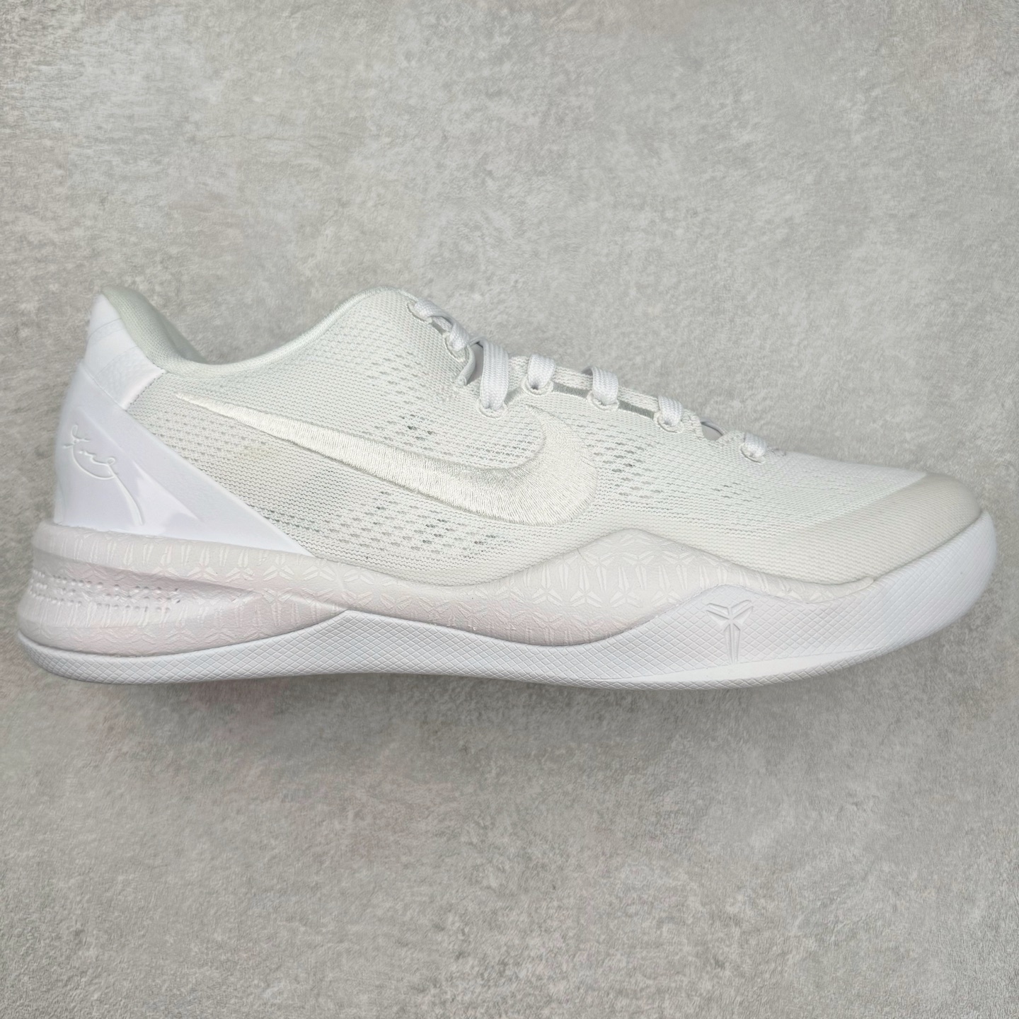 ＃GX NK Zoom Kobe Ⅷ System 科比8代复刻实战运动低帮文化篮球鞋 纯白白龙 FJ9364-100 完美复刻公司货 React科技鞋垫加持 实战配置直接拉满 原楦纸板开发 鞋身流线型、后跟塑形 区分土肥圆 原厂针织鞋面一针一线匹配原版 全身鞋材卡料色独家定制 唯一万针立体刺绣SWOOSH 真实底模最大50.5 实战利器 专供海外市场 独立原厂模具 首批不拼图大几率过验 亲测已过 支持各种高强度实战 无需担心 补货周期极长 脚宽建议买大半码 科比系列前掌偏窄 支持七天无理由退换 尺码： 40 40.5 41 42 42.5 43 44 44.5 45 46 47.5 48.5 49.5 50.5-选品中心