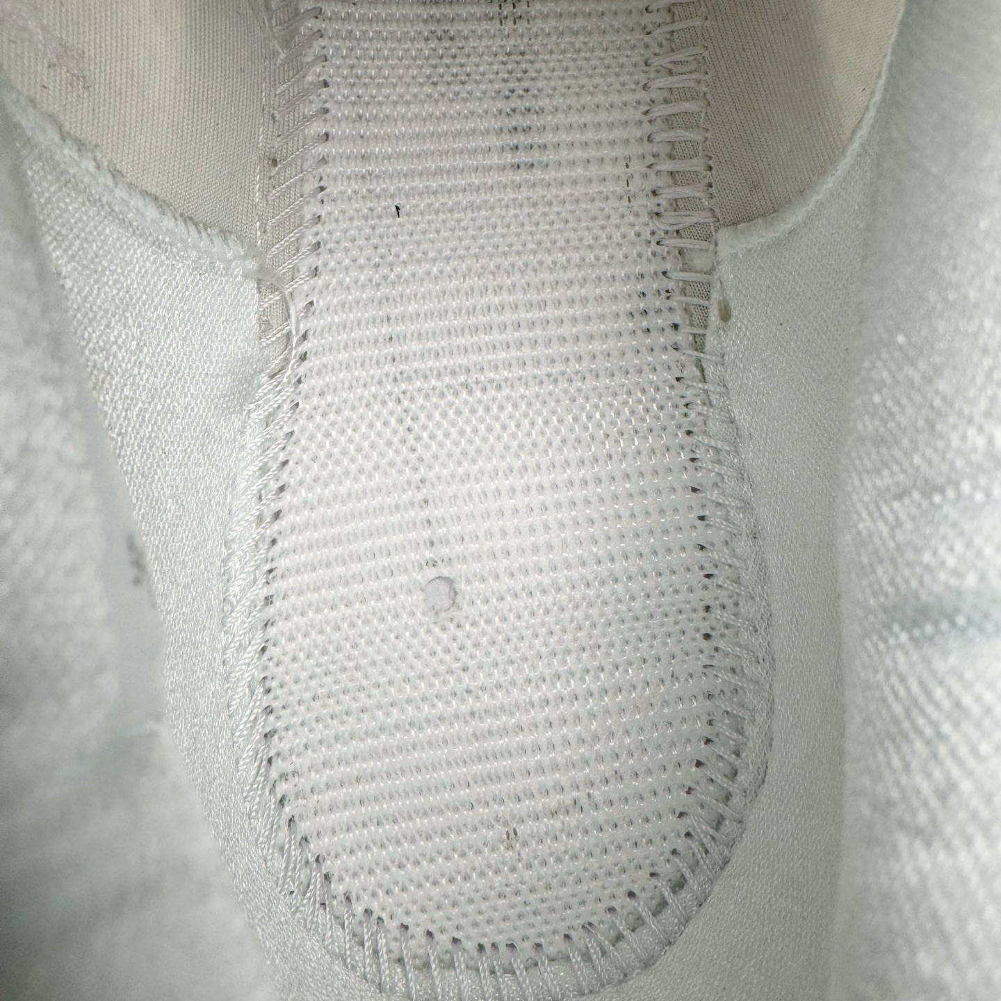 图片[11]-＃GX NK Zoom Kobe Ⅷ System 科比8代复刻实战运动低帮文化篮球鞋 纯白白龙 FJ9364-100 完美复刻公司货 React科技鞋垫加持 实战配置直接拉满 原楦纸板开发 鞋身流线型、后跟塑形 区分土肥圆 原厂针织鞋面一针一线匹配原版 全身鞋材卡料色独家定制 唯一万针立体刺绣SWOOSH 真实底模最大50.5 实战利器 专供海外市场 独立原厂模具 首批不拼图大几率过验 亲测已过 支持各种高强度实战 无需担心 补货周期极长 脚宽建议买大半码 科比系列前掌偏窄 支持七天无理由退换 尺码： 40 40.5 41 42 42.5 43 44 44.5 45 46 47.5 48.5 49.5 50.5-选品中心