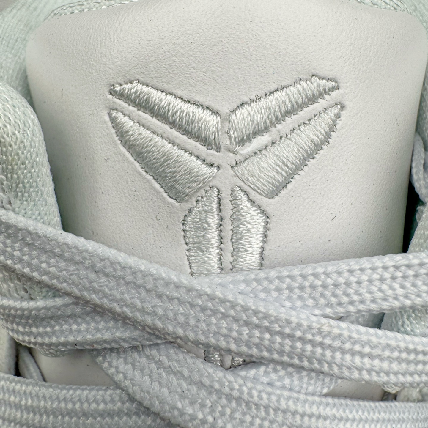 图片[14]-＃GX NK Zoom Kobe Ⅷ System 科比8代复刻实战运动低帮文化篮球鞋 纯白白龙 FJ9364-100 完美复刻公司货 React科技鞋垫加持 实战配置直接拉满 原楦纸板开发 鞋身流线型、后跟塑形 区分土肥圆 原厂针织鞋面一针一线匹配原版 全身鞋材卡料色独家定制 唯一万针立体刺绣SWOOSH 真实底模最大50.5 实战利器 专供海外市场 独立原厂模具 首批不拼图大几率过验 亲测已过 支持各种高强度实战 无需担心 补货周期极长 脚宽建议买大半码 科比系列前掌偏窄 支持七天无理由退换 尺码： 40 40.5 41 42 42.5 43 44 44.5 45 46 47.5 48.5 49.5 50.5-选品中心