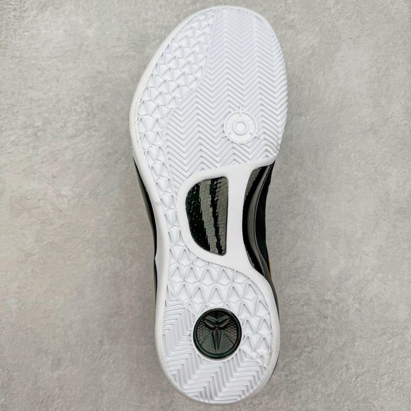 图片[9]-＃GX NK Zoom Kobe Ⅷ System 科比8代复刻实战运动低帮文化篮球鞋 黑紫黄 HF9550-001 完美复刻公司货 React科技鞋垫加持 实战配置直接拉满 原楦纸板开发 鞋身流线型、后跟塑形 区分土肥圆 原厂针织鞋面一针一线匹配原版 全身鞋材卡料色独家定制 唯一万针立体刺绣SWOOSH 真实底模最大50.5 实战利器 专供海外市场 独立原厂模具 首批不拼图大几率过验 亲测已过 支持各种高强度实战 无需担心 补货周期极长 脚宽建议买大半码 科比系列前掌偏窄 支持七天无理由退换 尺码： 40 40.5 41 42 42.5 43 44 44.5 45 46 47.5 48.5 49.5 50.5-选品中心