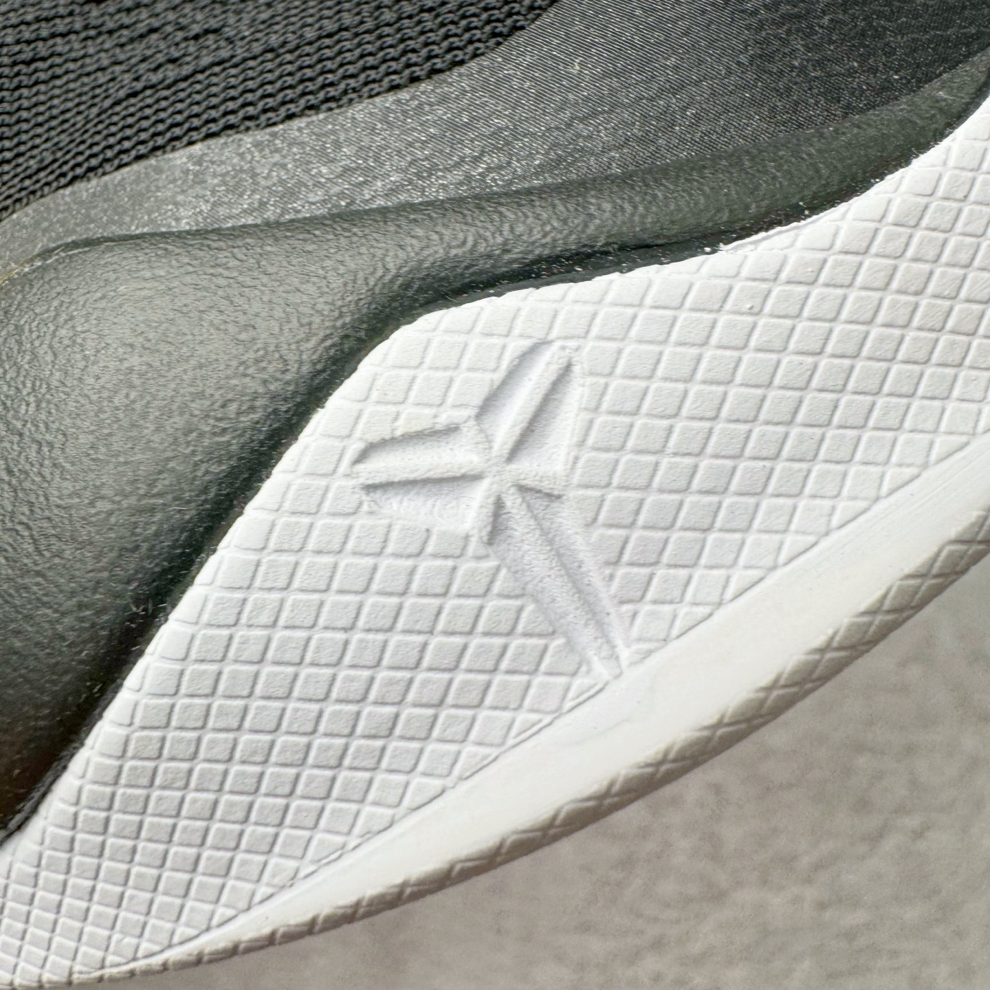 图片[19]-＃GX NK Zoom Kobe Ⅷ System 科比8代复刻实战运动低帮文化篮球鞋 黑紫黄 HF9550-001 完美复刻公司货 React科技鞋垫加持 实战配置直接拉满 原楦纸板开发 鞋身流线型、后跟塑形 区分土肥圆 原厂针织鞋面一针一线匹配原版 全身鞋材卡料色独家定制 唯一万针立体刺绣SWOOSH 真实底模最大50.5 实战利器 专供海外市场 独立原厂模具 首批不拼图大几率过验 亲测已过 支持各种高强度实战 无需担心 补货周期极长 脚宽建议买大半码 科比系列前掌偏窄 支持七天无理由退换 尺码： 40 40.5 41 42 42.5 43 44 44.5 45 46 47.5 48.5 49.5 50.5-选品中心