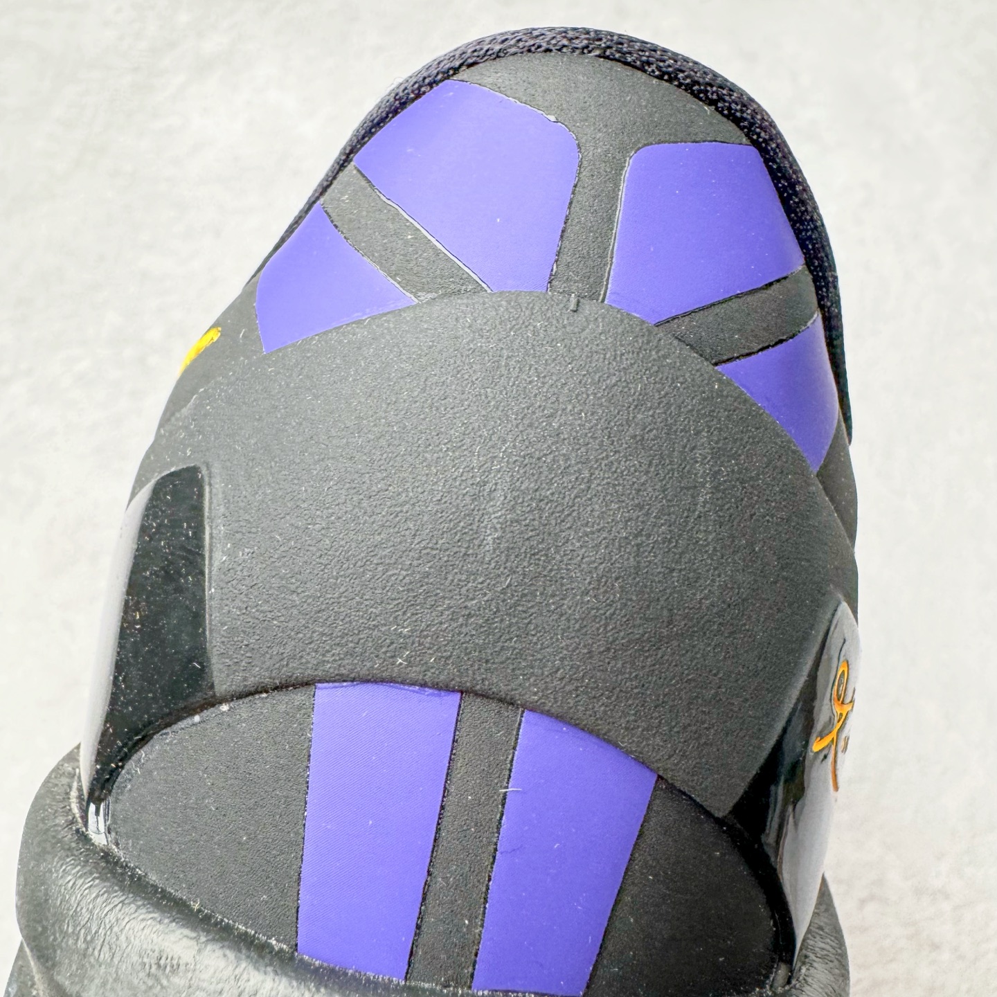 图片[16]-＃GX NK Zoom Kobe Ⅷ System 科比8代复刻实战运动低帮文化篮球鞋 黑紫黄 HF9550-001 完美复刻公司货 React科技鞋垫加持 实战配置直接拉满 原楦纸板开发 鞋身流线型、后跟塑形 区分土肥圆 原厂针织鞋面一针一线匹配原版 全身鞋材卡料色独家定制 唯一万针立体刺绣SWOOSH 真实底模最大50.5 实战利器 专供海外市场 独立原厂模具 首批不拼图大几率过验 亲测已过 支持各种高强度实战 无需担心 补货周期极长 脚宽建议买大半码 科比系列前掌偏窄 支持七天无理由退换 尺码： 40 40.5 41 42 42.5 43 44 44.5 45 46 47.5 48.5 49.5 50.5-选品中心