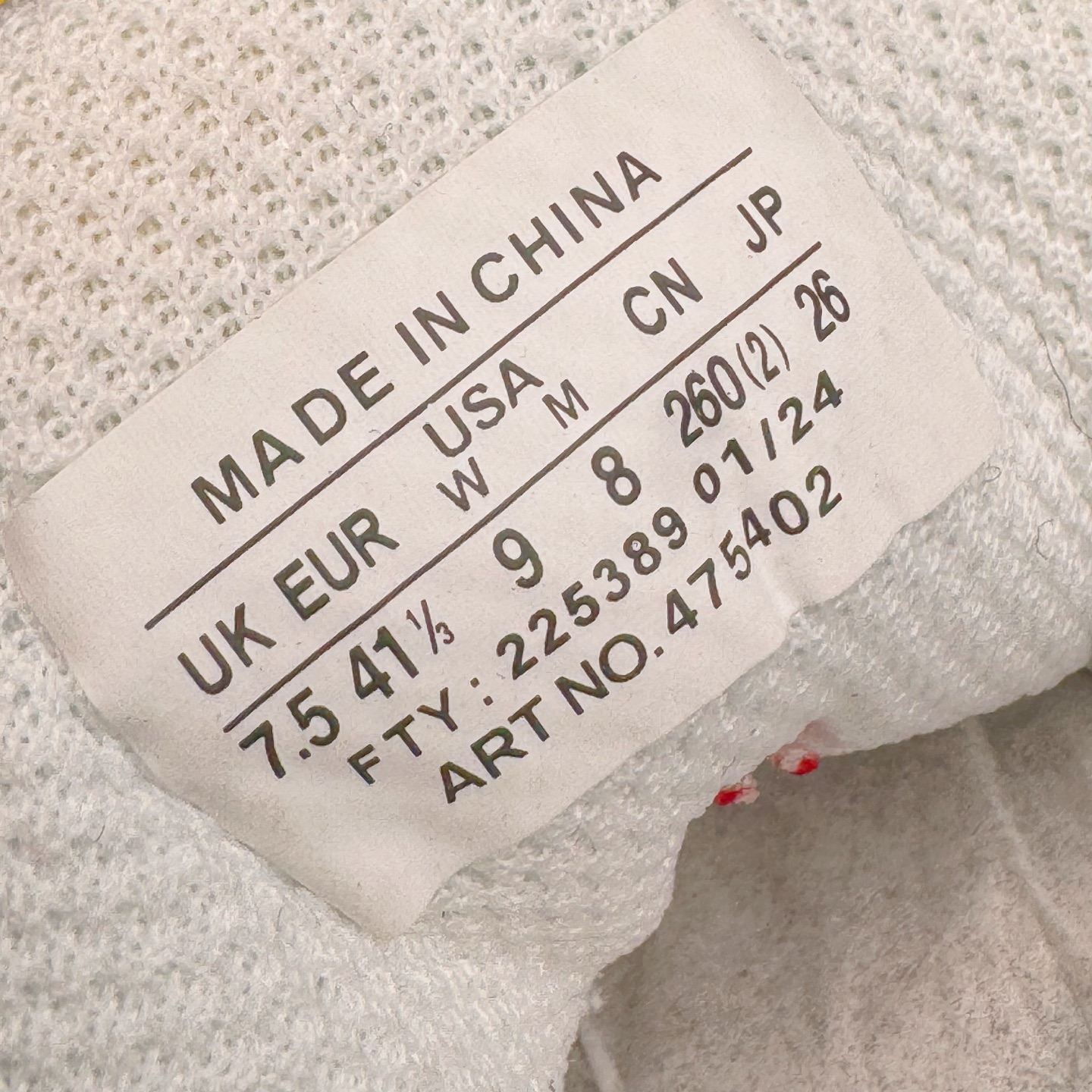 图片[11]-＃GX/绿X MM6 Maison Margiela x SALOMON XT-4 MULE 萨洛蒙联名系列低帮城市越野机能透气休闲运动鞋 鞋舌处附有迷你网眼袋收纳鞋绳以及下方的多色 Logo 标签 接着搭载奶油色 ACS 技术中底以及金色 TPU 塑料部件提升鞋款耐用性 中底与鞋面之间饰有海蓝色条状细节有效增添鞋款层次 最后应用黑色 Contragrip Chevron 外底完成鞋款设计 这次配色颇为高调 两款配色均以绚丽的渐变设计呈现 一款以粉紫渐变主打 另一款以黄绿渐变呈现 视觉效果相当吸睛 鞋面的使用玻璃纤维覆盖物加固 并通过细绳扣系带系统进行锁定 Salomon 的品牌logo 出现在脚后跟和前掌部位 中底虽然偏薄 但非常耐用 与模压塑料ACS 框架以及致密AC2 Muscle 鞋底单元结合 能够提供出色的支撑力和缓冲性 尺码：36 36.5 37.5 38 38.5 39 40 40.5 41 42 42.5 43 44 44.5 45 46.5-选品中心