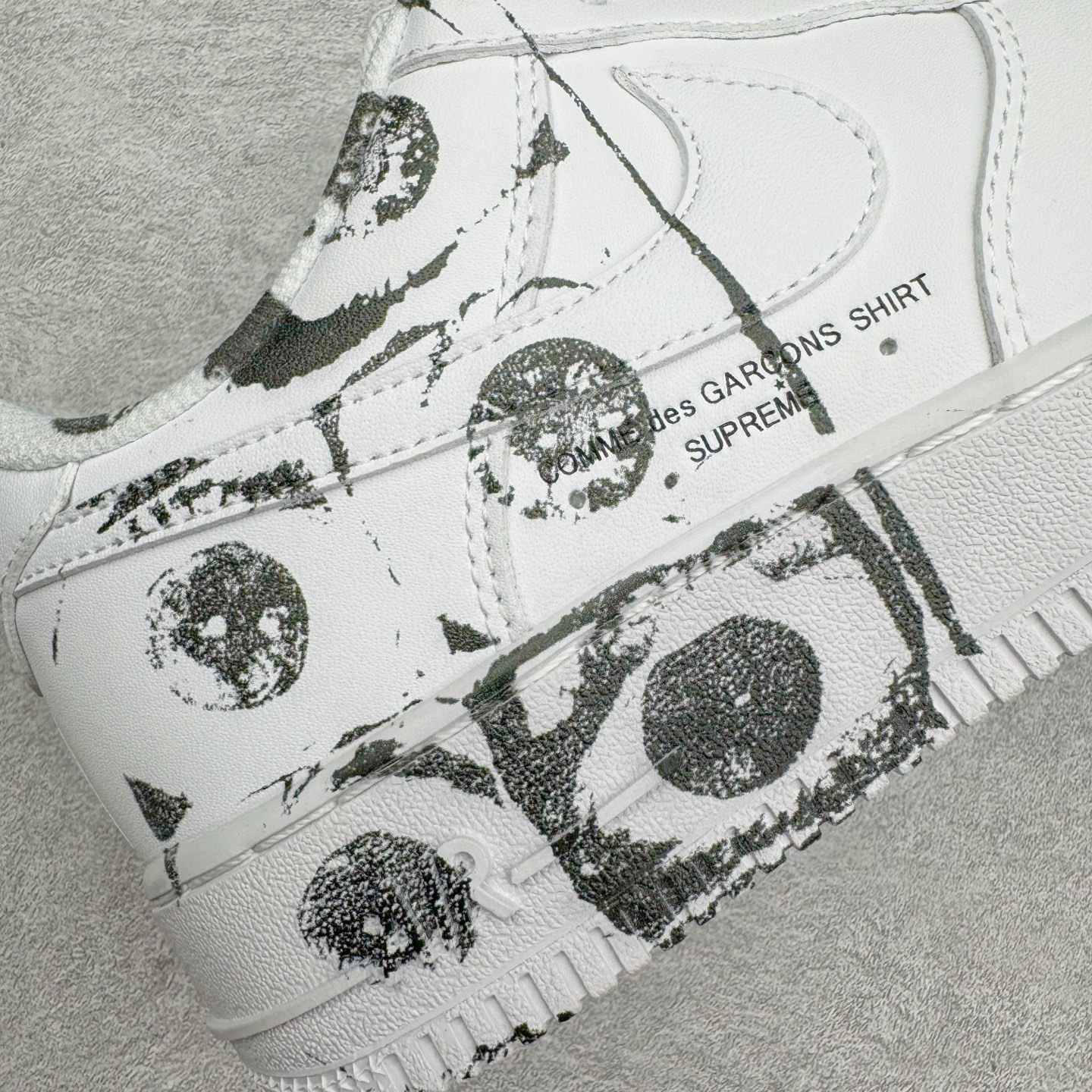 ＃福利特价‼️
CDG x Supreme x NK Air Force 1 Supreme Comme