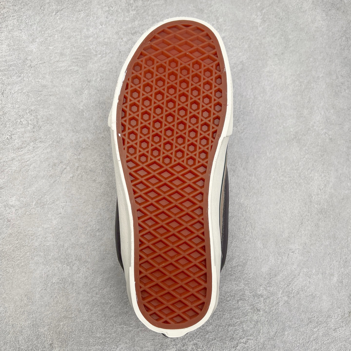 图片[9]-Vans Knu Skool 咖啡豆 范斯官方 复古休闲胖胖面包鞋 肥胖版大LOGO原版全皮猪八面料 尺码：35 36 36.5 37 38 38.5 39 40 40.5 41 42 42.5 43 44 工艺：硫化1：1（重量1：1、真标、原钢印、材质标、鞋型标、合格证）-选品中心