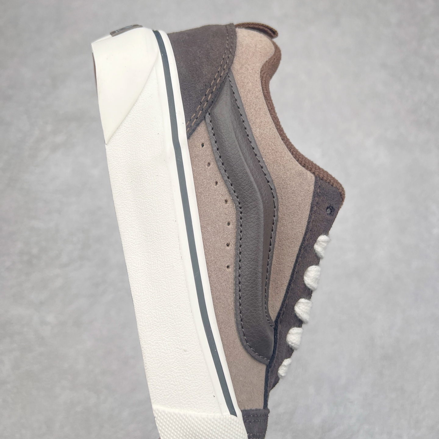 图片[6]-Vans Knu Skool 咖啡豆 范斯官方 复古休闲胖胖面包鞋 肥胖版大LOGO原版全皮猪八面料 尺码：35 36 36.5 37 38 38.5 39 40 40.5 41 42 42.5 43 44 工艺：硫化1：1（重量1：1、真标、原钢印、材质标、鞋型标、合格证）-选品中心