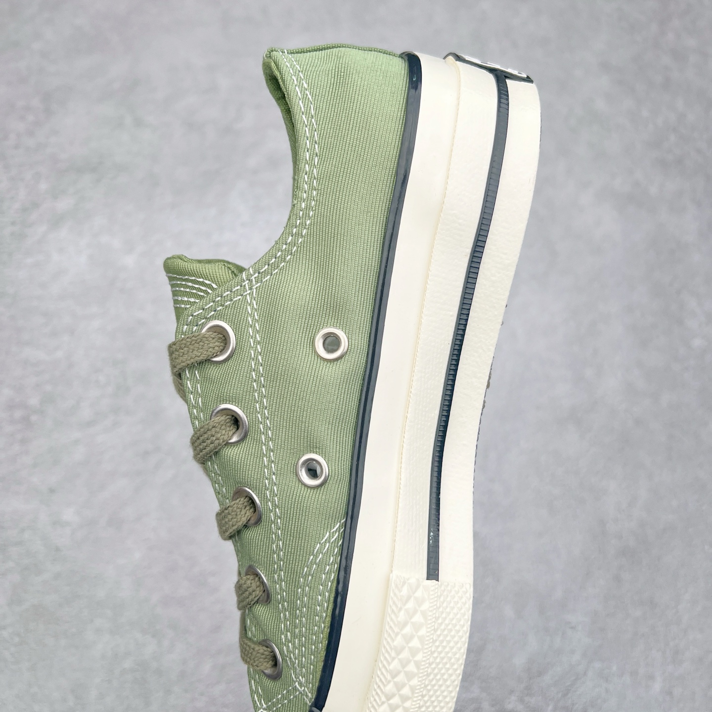 图片[7]-Converse Chuck 1970s XLD 牛油果绿 🥑 当季新品 一眼就心动的绿色💚 这双匡威牛油果绿🥑配色的小鞋真的太适合了 聚酯纤维帆布材质，坚固耐穿，适合户外穿着，采用缝线工艺，做工精致，简约百搭 夏日色调和同色系鞋带，夏日专属配色。 高帮货号：A03439C 低帮货号：A03438C 尺码：35-44（36.5 37.5 39.5 41.5 42.5）-选品中心