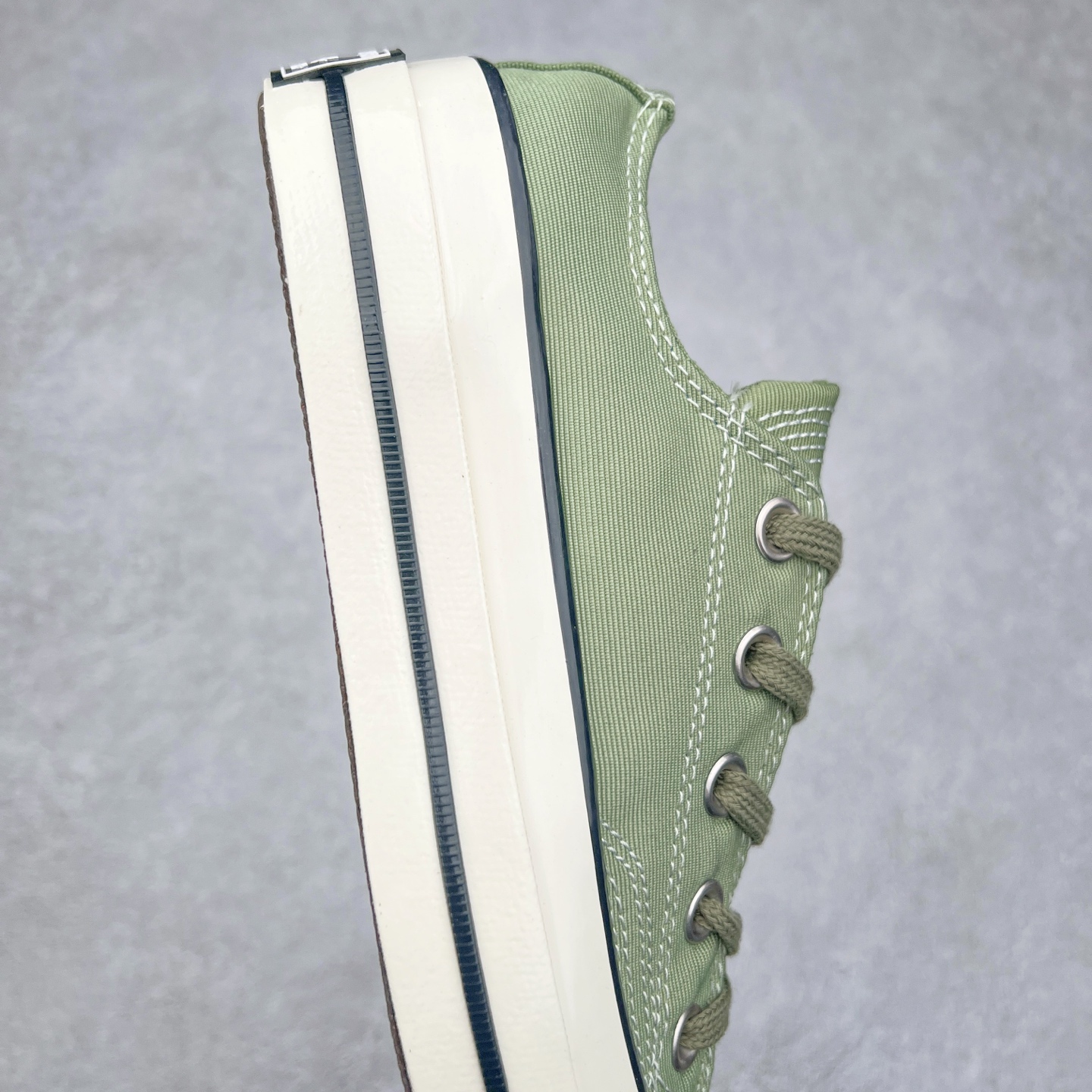 图片[6]-Converse Chuck 1970s XLD 牛油果绿 🥑 当季新品 一眼就心动的绿色💚 这双匡威牛油果绿🥑配色的小鞋真的太适合了 聚酯纤维帆布材质，坚固耐穿，适合户外穿着，采用缝线工艺，做工精致，简约百搭 夏日色调和同色系鞋带，夏日专属配色。 高帮货号：A03439C 低帮货号：A03438C 尺码：35-44（36.5 37.5 39.5 41.5 42.5）-选品中心