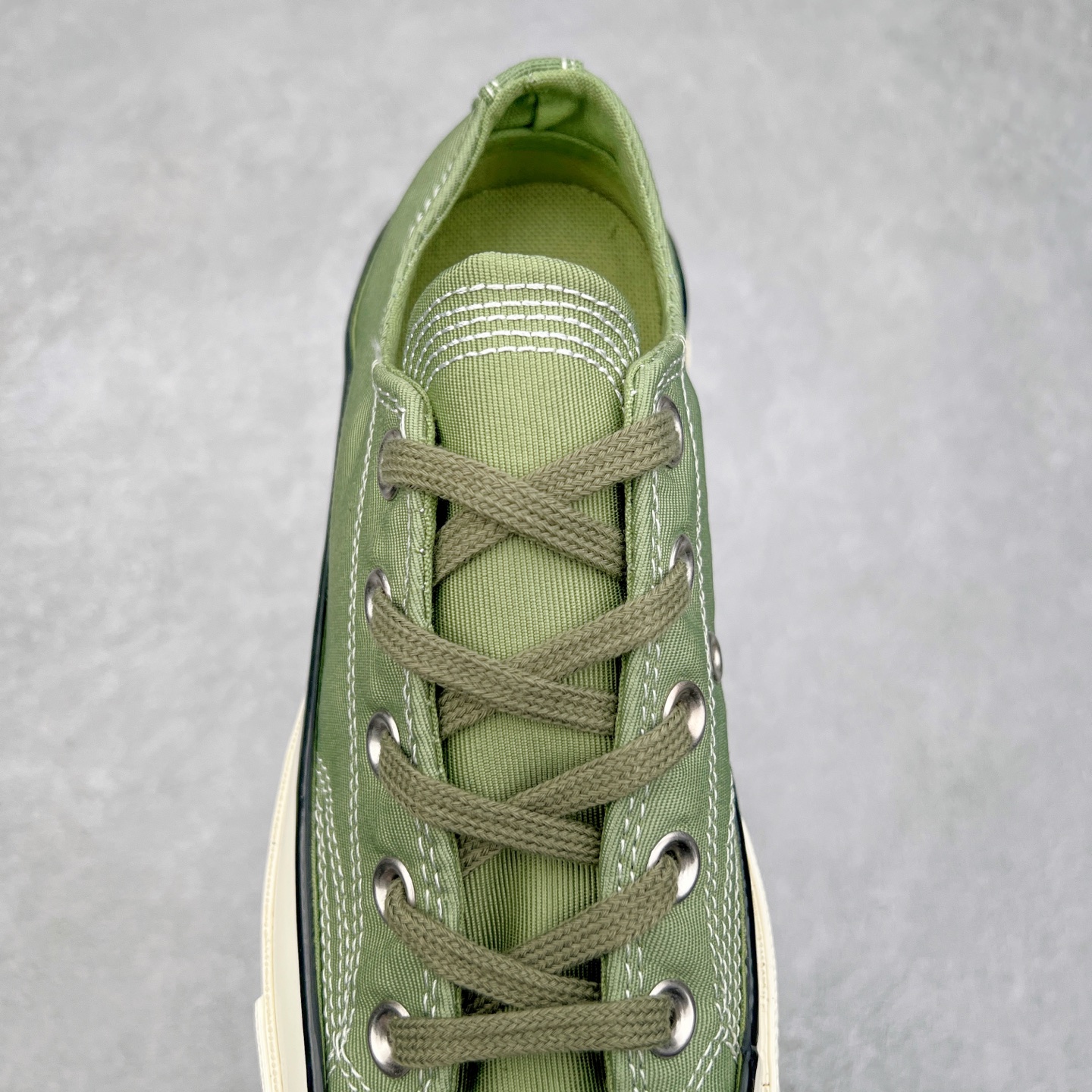 图片[5]-Converse Chuck 1970s XLD 牛油果绿 🥑 当季新品 一眼就心动的绿色💚 这双匡威牛油果绿🥑配色的小鞋真的太适合了 聚酯纤维帆布材质，坚固耐穿，适合户外穿着，采用缝线工艺，做工精致，简约百搭 夏日色调和同色系鞋带，夏日专属配色。 高帮货号：A03439C 低帮货号：A03438C 尺码：35-44（36.5 37.5 39.5 41.5 42.5）-选品中心