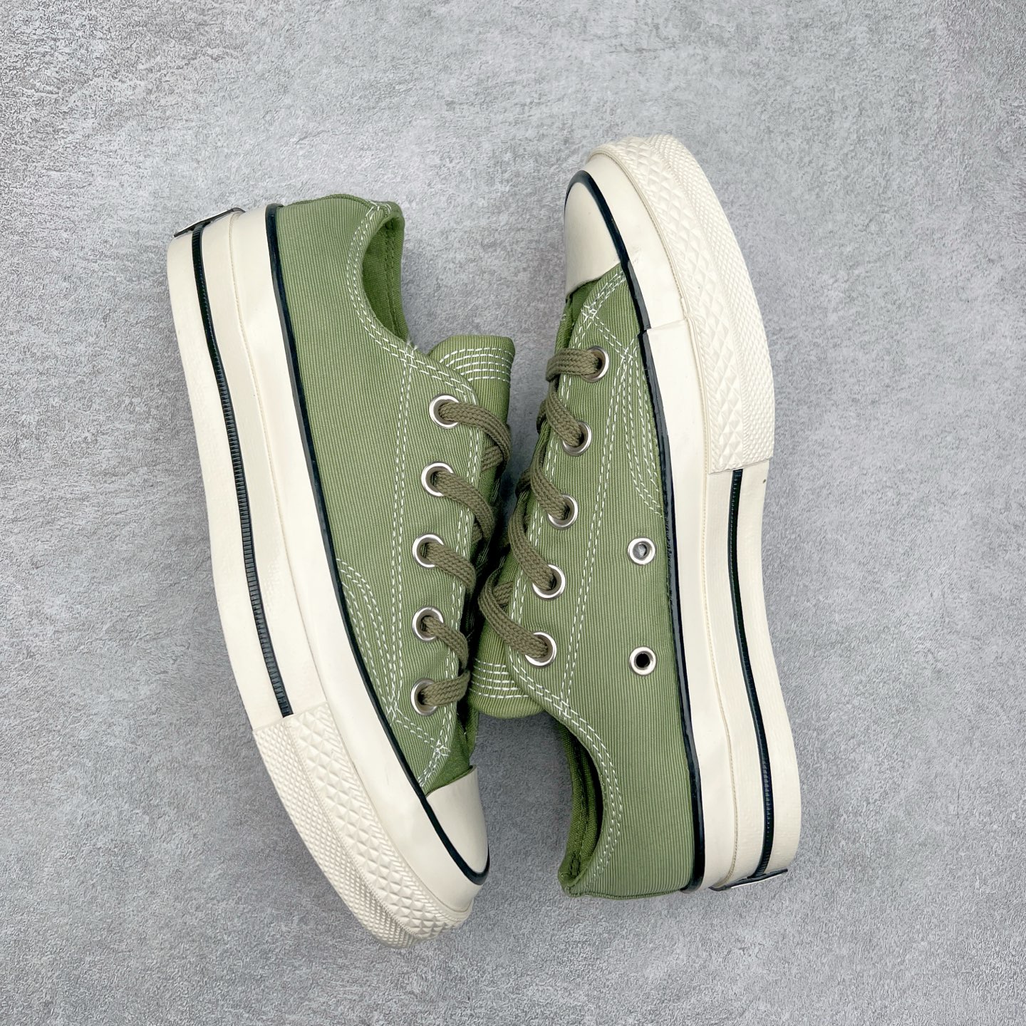 图片[3]-Converse Chuck 1970s XLD 牛油果绿 🥑 当季新品 一眼就心动的绿色💚 这双匡威牛油果绿🥑配色的小鞋真的太适合了 聚酯纤维帆布材质，坚固耐穿，适合户外穿着，采用缝线工艺，做工精致，简约百搭 夏日色调和同色系鞋带，夏日专属配色。 高帮货号：A03439C 低帮货号：A03438C 尺码：35-44（36.5 37.5 39.5 41.5 42.5）-选品中心