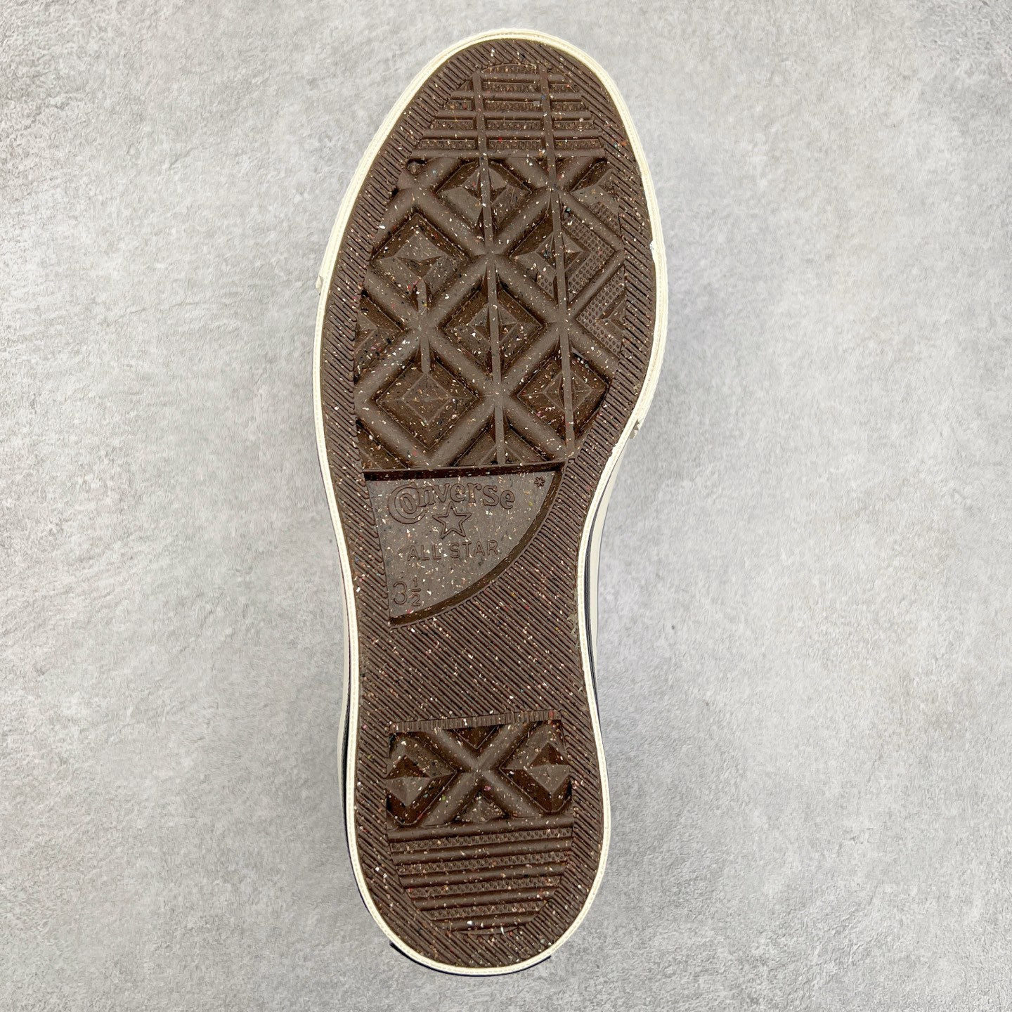 图片[9]-Converse Chuck 1970s XLD 牛油果绿 🥑 当季新品 一眼就心动的绿色💚 这双匡威牛油果绿🥑配色的小鞋真的太适合了 聚酯纤维帆布材质，坚固耐穿，适合户外穿着，采用缝线工艺，做工精致，简约百搭 夏日色调和同色系鞋带，夏日专属配色。 高帮货号：A03439C 低帮货号：A03438C 尺码：35-44（36.5 37.5 39.5 41.5 42.5）-选品中心