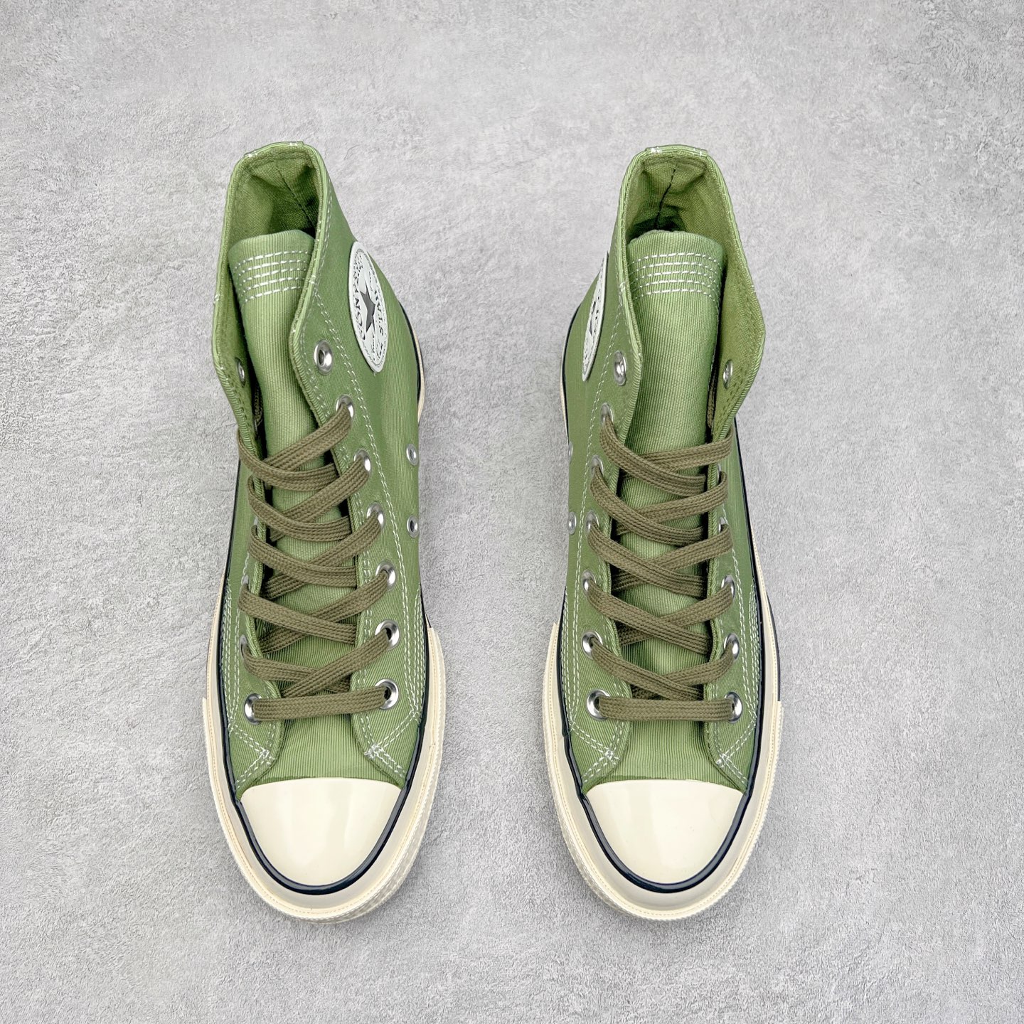 图片[2]-Converse Chuck 1970s XLD 牛油果绿 🥑 当季新品 一眼就心动的绿色💚 这双匡威牛油果绿🥑配色的小鞋真的太适合了 聚酯纤维帆布材质，坚固耐穿，适合户外穿着，采用缝线工艺，做工精致，简约百搭 夏日色调和同色系鞋带，夏日专属配色。 高帮货号：A03439C 低帮货号：A03438C 尺码：35-44（36.5 37.5 39.5 41.5 42.5）-选品中心