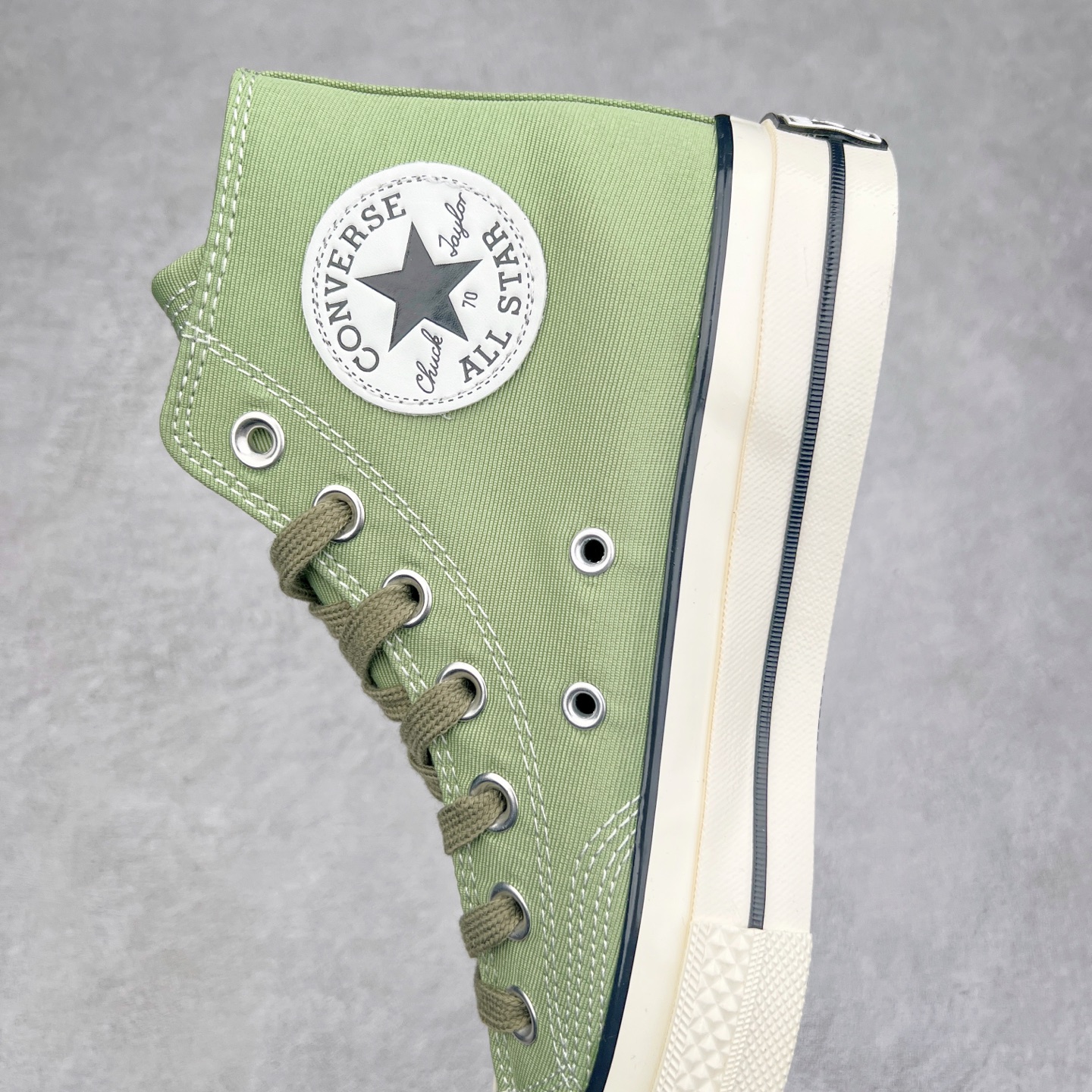 图片[7]-Converse Chuck 1970s XLD 牛油果绿 🥑 当季新品 一眼就心动的绿色💚 这双匡威牛油果绿🥑配色的小鞋真的太适合了 聚酯纤维帆布材质，坚固耐穿，适合户外穿着，采用缝线工艺，做工精致，简约百搭 夏日色调和同色系鞋带，夏日专属配色。 高帮货号：A03439C 低帮货号：A03438C 尺码：35-44（36.5 37.5 39.5 41.5 42.5）-选品中心
