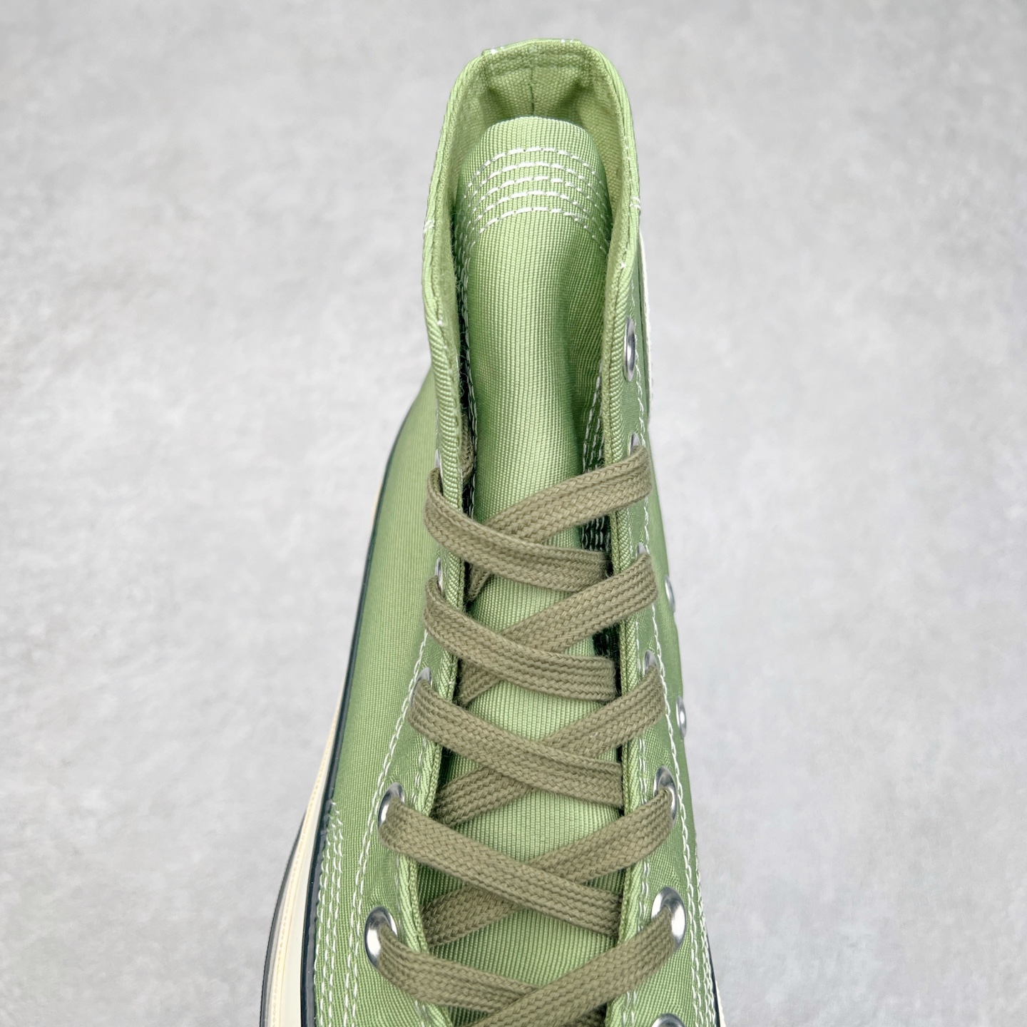 图片[5]-Converse Chuck 1970s XLD 牛油果绿 🥑 当季新品 一眼就心动的绿色💚 这双匡威牛油果绿🥑配色的小鞋真的太适合了 聚酯纤维帆布材质，坚固耐穿，适合户外穿着，采用缝线工艺，做工精致，简约百搭 夏日色调和同色系鞋带，夏日专属配色。 高帮货号：A03439C 低帮货号：A03438C 尺码：35-44（36.5 37.5 39.5 41.5 42.5）-选品中心