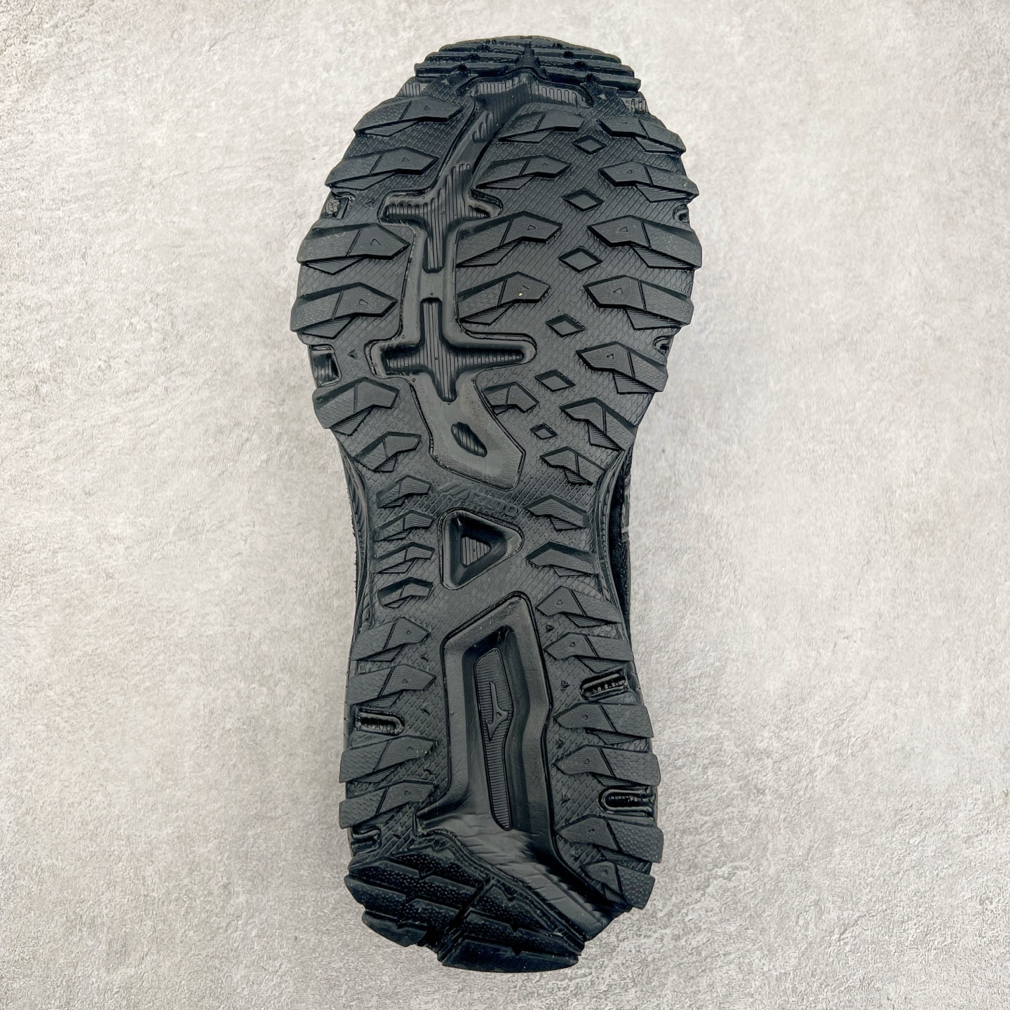 图片[9]-Mizuno Speed 2K 美津浓复古厚底织物合成革防滑耐磨透气低帮休闲跑步鞋 美津浓（Mizuno）是日本美津浓株式会社于1906年创立的运动品牌，经过一个多世纪的不断努力现已成为世界著名的运动器具、服装和鞋类生产商。美津浓力求服务于各类运动项目，并竭力使运动生活更加愉快和振奋。产品种类齐全，覆盖几乎全部主要运动项目，达到30万多个品类。尺码：36 36.5 37.5 38 38.5 39 40 40.5 41 42 42.5 43 44 44.5 45-选品中心