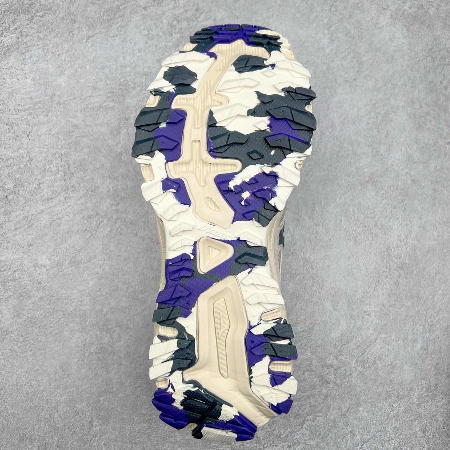 图片[9]-Mizuno Speed 2K 美津浓复古厚底织物合成革防滑耐磨透气低帮休闲跑步鞋 美津浓（Mizuno）是日本美津浓株式会社于1906年创立的运动品牌，经过一个多世纪的不断努力现已成为世界著名的运动器具、服装和鞋类生产商。美津浓力求服务于各类运动项目，并竭力使运动生活更加愉快和振奋。产品种类齐全，覆盖几乎全部主要运动项目，达到30万多个品类。尺码：36 36.5 37.5 38 38.5 39 40 40.5 41 42 42.5 43 44 44.5 45-选品中心