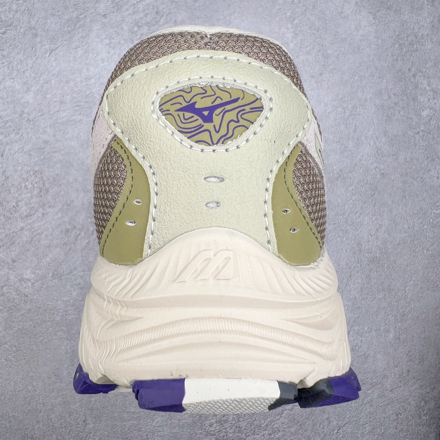 图片[8]-Mizuno Speed 2K 美津浓复古厚底织物合成革防滑耐磨透气低帮休闲跑步鞋 美津浓（Mizuno）是日本美津浓株式会社于1906年创立的运动品牌，经过一个多世纪的不断努力现已成为世界著名的运动器具、服装和鞋类生产商。美津浓力求服务于各类运动项目，并竭力使运动生活更加愉快和振奋。产品种类齐全，覆盖几乎全部主要运动项目，达到30万多个品类。尺码：36 36.5 37.5 38 38.5 39 40 40.5 41 42 42.5 43 44 44.5 45-选品中心