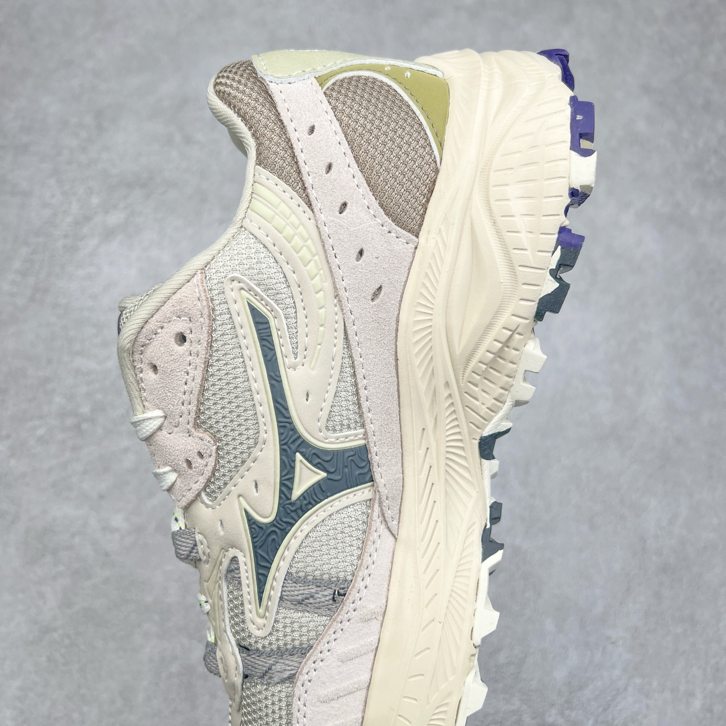 图片[7]-Mizuno Speed 2K 美津浓复古厚底织物合成革防滑耐磨透气低帮休闲跑步鞋 美津浓（Mizuno）是日本美津浓株式会社于1906年创立的运动品牌，经过一个多世纪的不断努力现已成为世界著名的运动器具、服装和鞋类生产商。美津浓力求服务于各类运动项目，并竭力使运动生活更加愉快和振奋。产品种类齐全，覆盖几乎全部主要运动项目，达到30万多个品类。尺码：36 36.5 37.5 38 38.5 39 40 40.5 41 42 42.5 43 44 44.5 45-选品中心