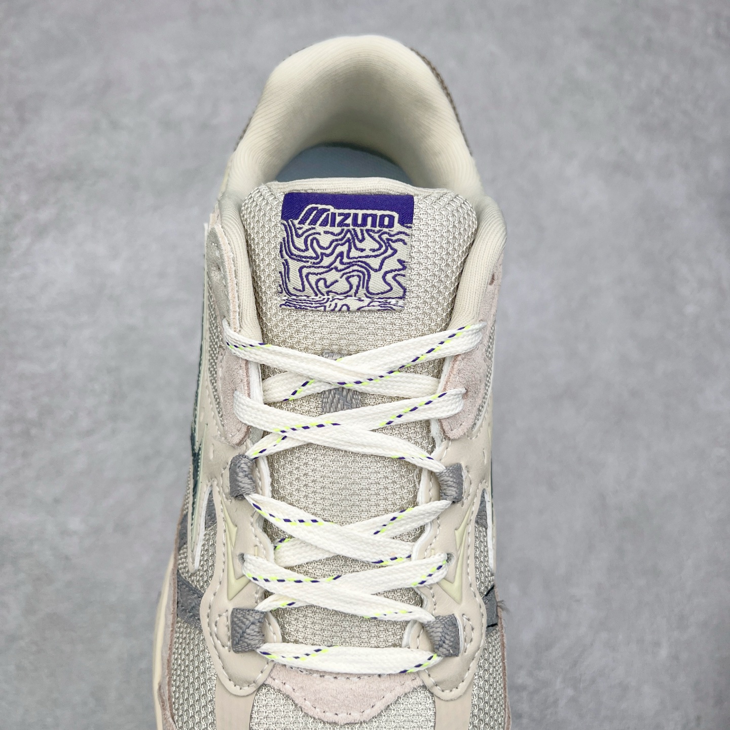 图片[5]-Mizuno Speed 2K 美津浓复古厚底织物合成革防滑耐磨透气低帮休闲跑步鞋 美津浓（Mizuno）是日本美津浓株式会社于1906年创立的运动品牌，经过一个多世纪的不断努力现已成为世界著名的运动器具、服装和鞋类生产商。美津浓力求服务于各类运动项目，并竭力使运动生活更加愉快和振奋。产品种类齐全，覆盖几乎全部主要运动项目，达到30万多个品类。尺码：36 36.5 37.5 38 38.5 39 40 40.5 41 42 42.5 43 44 44.5 45-选品中心