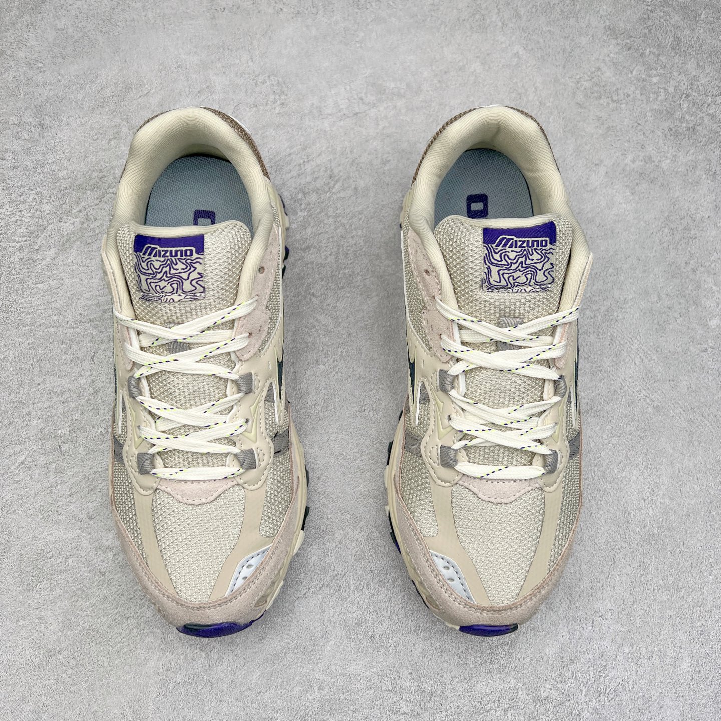 图片[2]-Mizuno Speed 2K 美津浓复古厚底织物合成革防滑耐磨透气低帮休闲跑步鞋 美津浓（Mizuno）是日本美津浓株式会社于1906年创立的运动品牌，经过一个多世纪的不断努力现已成为世界著名的运动器具、服装和鞋类生产商。美津浓力求服务于各类运动项目，并竭力使运动生活更加愉快和振奋。产品种类齐全，覆盖几乎全部主要运动项目，达到30万多个品类。尺码：36 36.5 37.5 38 38.5 39 40 40.5 41 42 42.5 43 44 44.5 45-选品中心