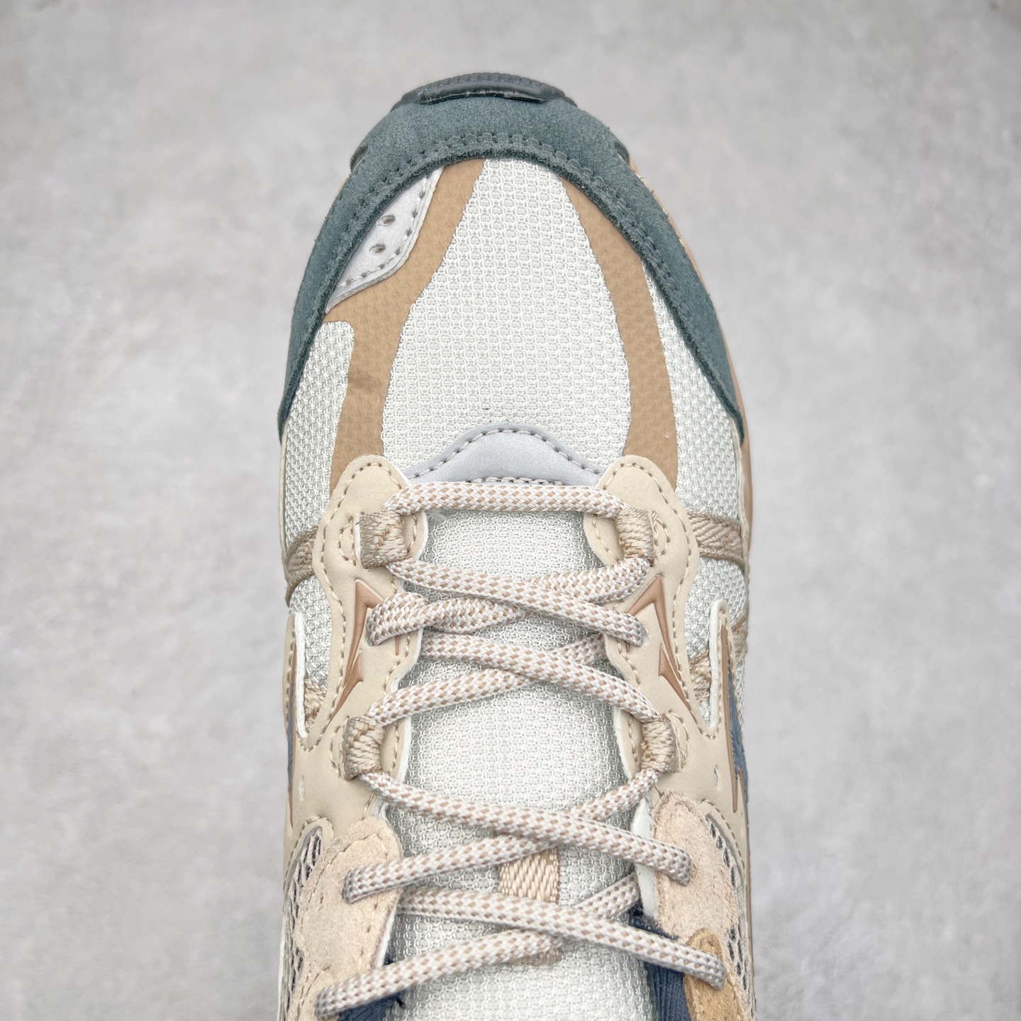 图片[4]-Mizuno Speed 2K 美津浓复古厚底织物合成革防滑耐磨透气低帮休闲跑步鞋 美津浓（Mizuno）是日本美津浓株式会社于1906年创立的运动品牌，经过一个多世纪的不断努力现已成为世界著名的运动器具、服装和鞋类生产商。美津浓力求服务于各类运动项目，并竭力使运动生活更加愉快和振奋。产品种类齐全，覆盖几乎全部主要运动项目，达到30万多个品类。尺码：36 36.5 37.5 38 38.5 39 40 40.5 41 42 42.5 43 44 44.5 45-选品中心