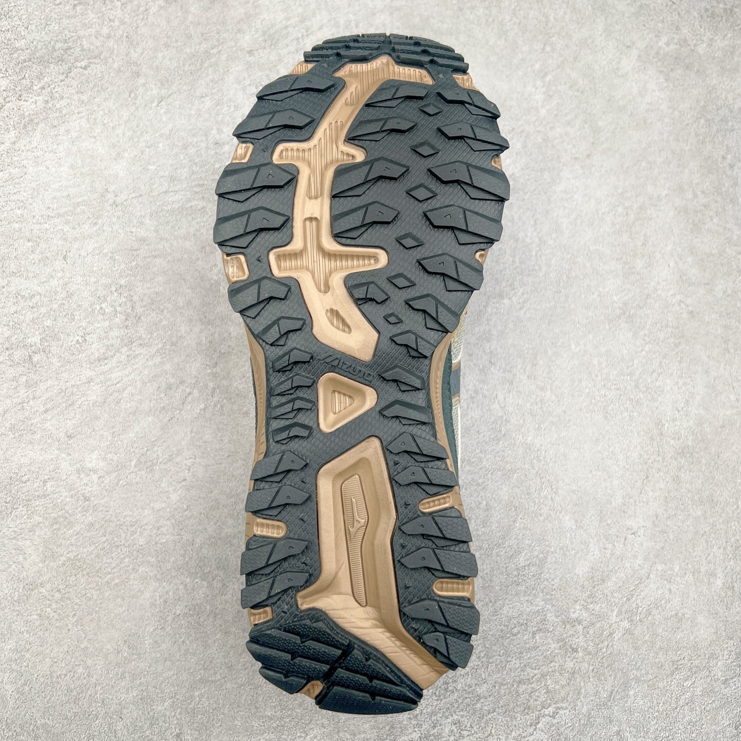 图片[9]-Mizuno Speed 2K 美津浓复古厚底织物合成革防滑耐磨透气低帮休闲跑步鞋 美津浓（Mizuno）是日本美津浓株式会社于1906年创立的运动品牌，经过一个多世纪的不断努力现已成为世界著名的运动器具、服装和鞋类生产商。美津浓力求服务于各类运动项目，并竭力使运动生活更加愉快和振奋。产品种类齐全，覆盖几乎全部主要运动项目，达到30万多个品类。尺码：36 36.5 37.5 38 38.5 39 40 40.5 41 42 42.5 43 44 44.5 45-选品中心