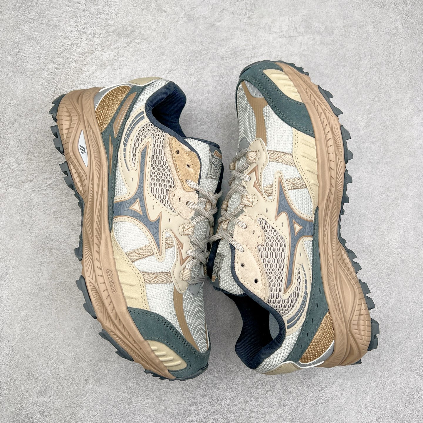 图片[3]-Mizuno Speed 2K 美津浓复古厚底织物合成革防滑耐磨透气低帮休闲跑步鞋 美津浓（Mizuno）是日本美津浓株式会社于1906年创立的运动品牌，经过一个多世纪的不断努力现已成为世界著名的运动器具、服装和鞋类生产商。美津浓力求服务于各类运动项目，并竭力使运动生活更加愉快和振奋。产品种类齐全，覆盖几乎全部主要运动项目，达到30万多个品类。尺码：36 36.5 37.5 38 38.5 39 40 40.5 41 42 42.5 43 44 44.5 45-选品中心