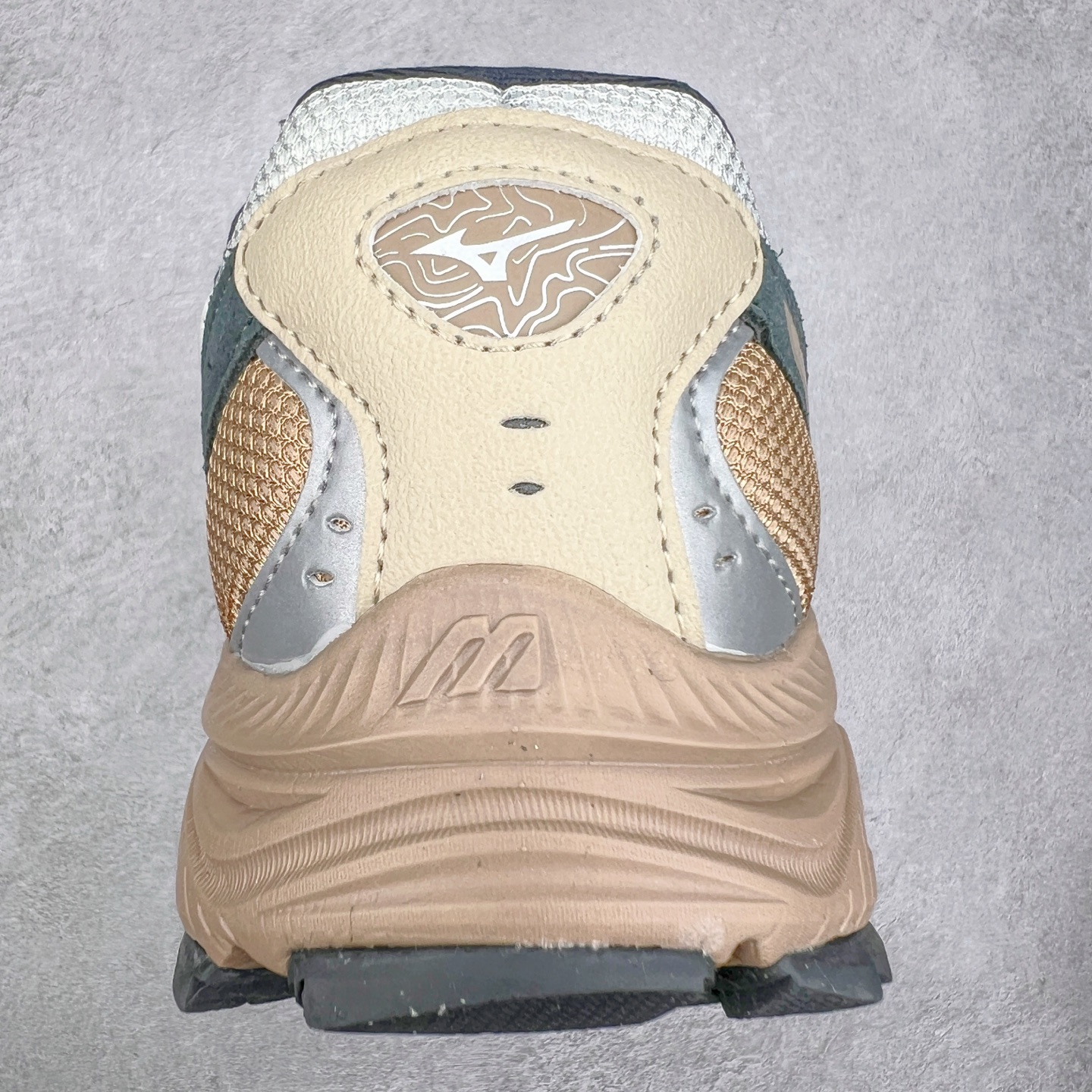 图片[8]-Mizuno Speed 2K 美津浓复古厚底织物合成革防滑耐磨透气低帮休闲跑步鞋 美津浓（Mizuno）是日本美津浓株式会社于1906年创立的运动品牌，经过一个多世纪的不断努力现已成为世界著名的运动器具、服装和鞋类生产商。美津浓力求服务于各类运动项目，并竭力使运动生活更加愉快和振奋。产品种类齐全，覆盖几乎全部主要运动项目，达到30万多个品类。尺码：36 36.5 37.5 38 38.5 39 40 40.5 41 42 42.5 43 44 44.5 45-选品中心