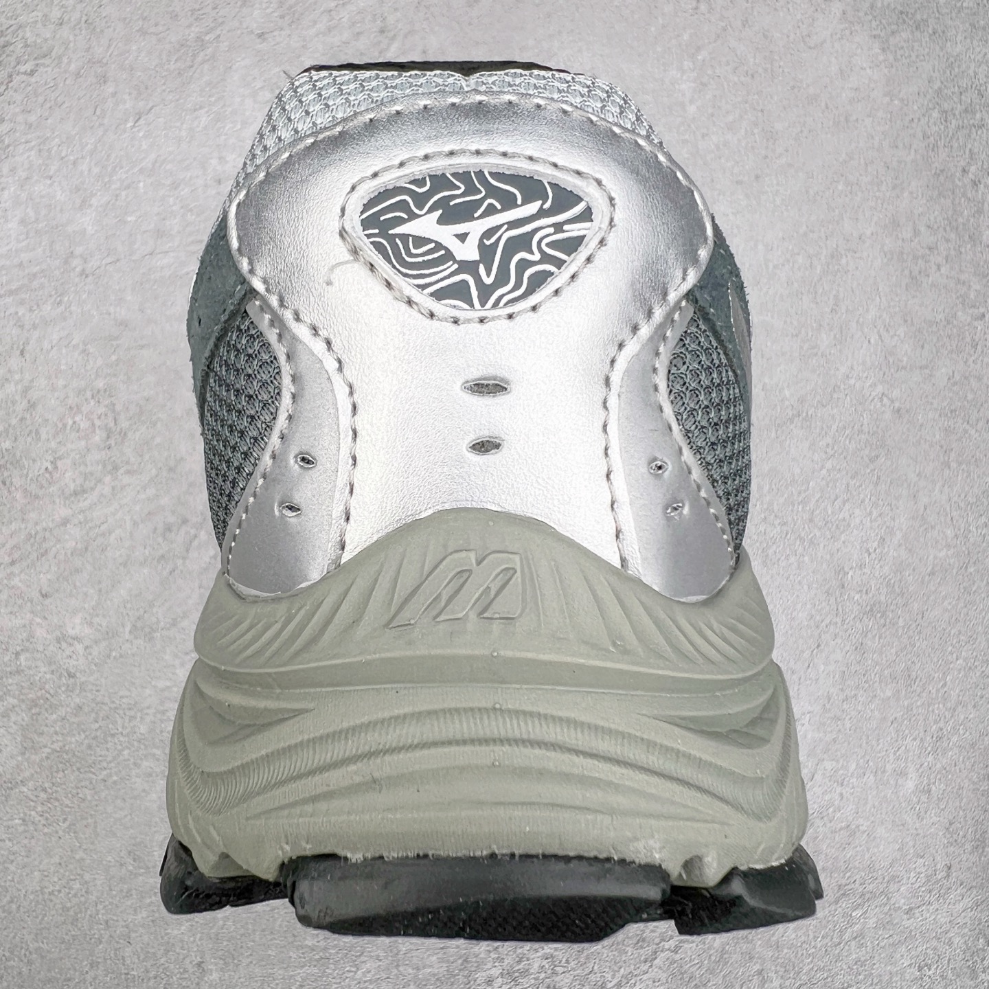 图片[8]-Mizuno Speed 2K 美津浓复古厚底织物合成革防滑耐磨透气低帮休闲跑步鞋 美津浓（Mizuno）是日本美津浓株式会社于1906年创立的运动品牌，经过一个多世纪的不断努力现已成为世界著名的运动器具、服装和鞋类生产商。美津浓力求服务于各类运动项目，并竭力使运动生活更加愉快和振奋。产品种类齐全，覆盖几乎全部主要运动项目，达到30万多个品类。尺码：36 36.5 37.5 38 38.5 39 40 40.5 41 42 42.5 43 44 44.5 45-选品中心